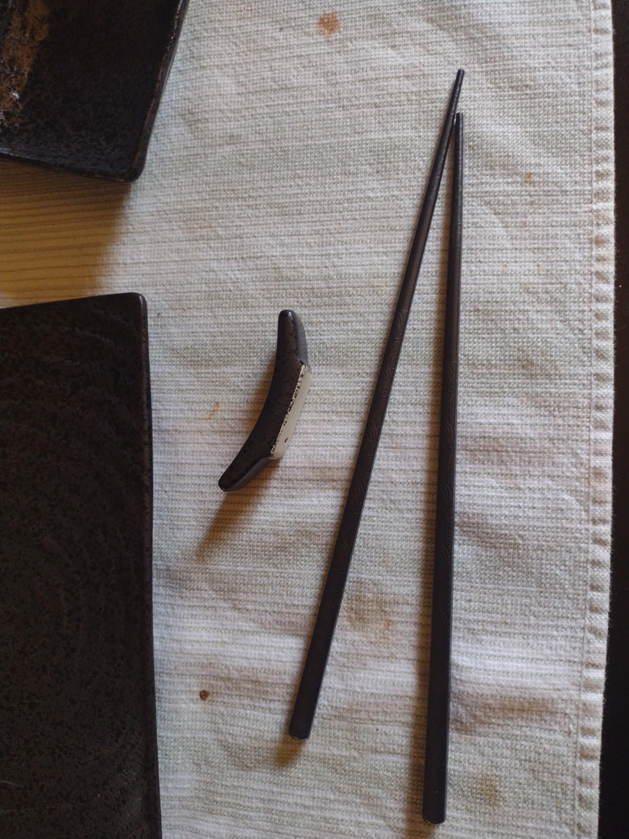 Youda 8-Piece Japanese Sushi Serving Set - Ceramic Sushi Plates, Soy Sauce Dishes, Chopsticks with Holders, Elegant Dinnerware for Sashimi, Nigiri, Asian Cuisine customer photo 2