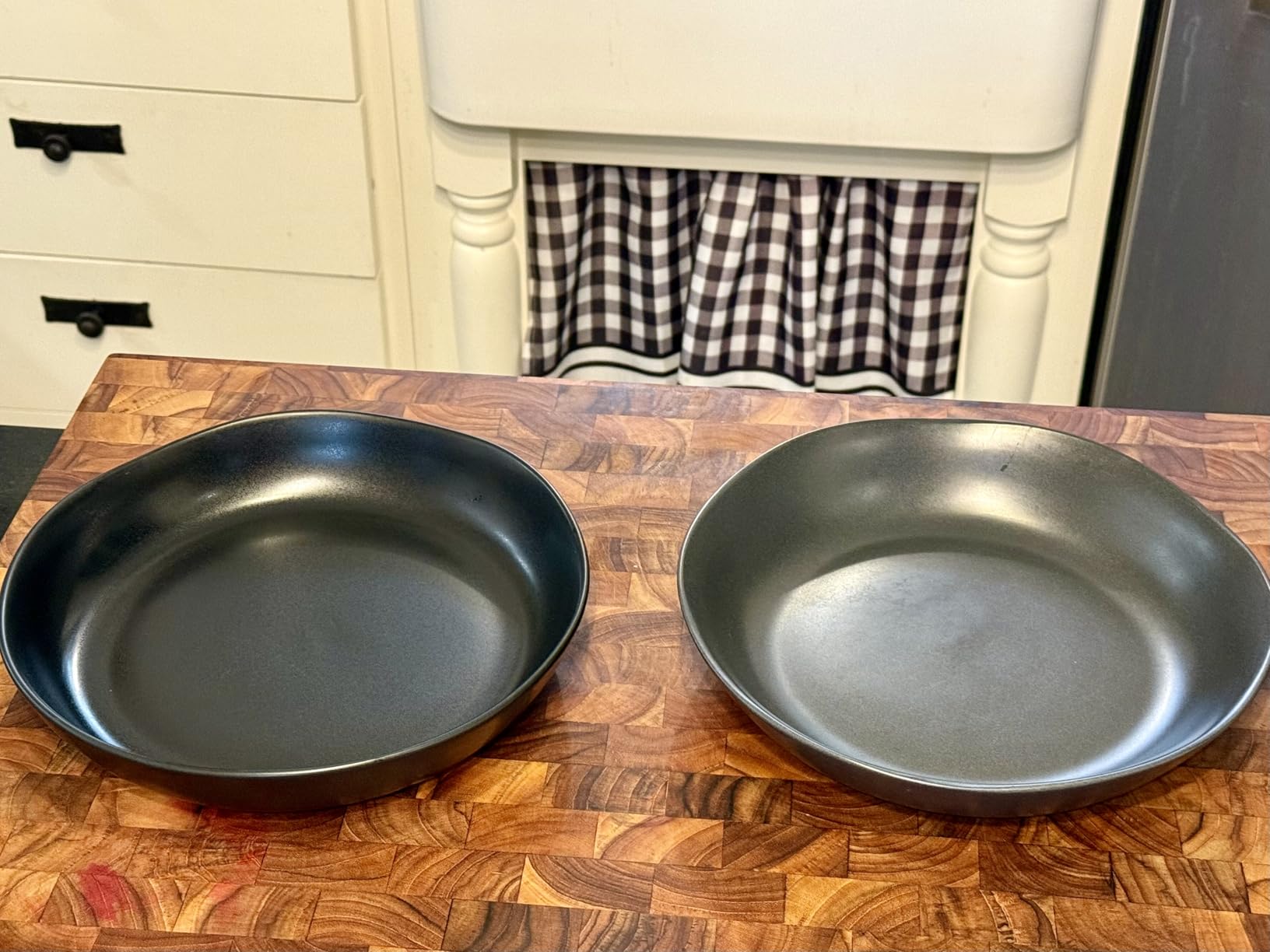 AmorArc 9.75'' Large Ceramic Pasta Bowls, 38oz Stoneware Wide Serving Bowls Set of 6 for Kitchen, Oven, Microwave&Dishwasher Safe Bowls with Wavy Rim for Fruit Pasta Salad Meal, Matte Black customer photo 2
