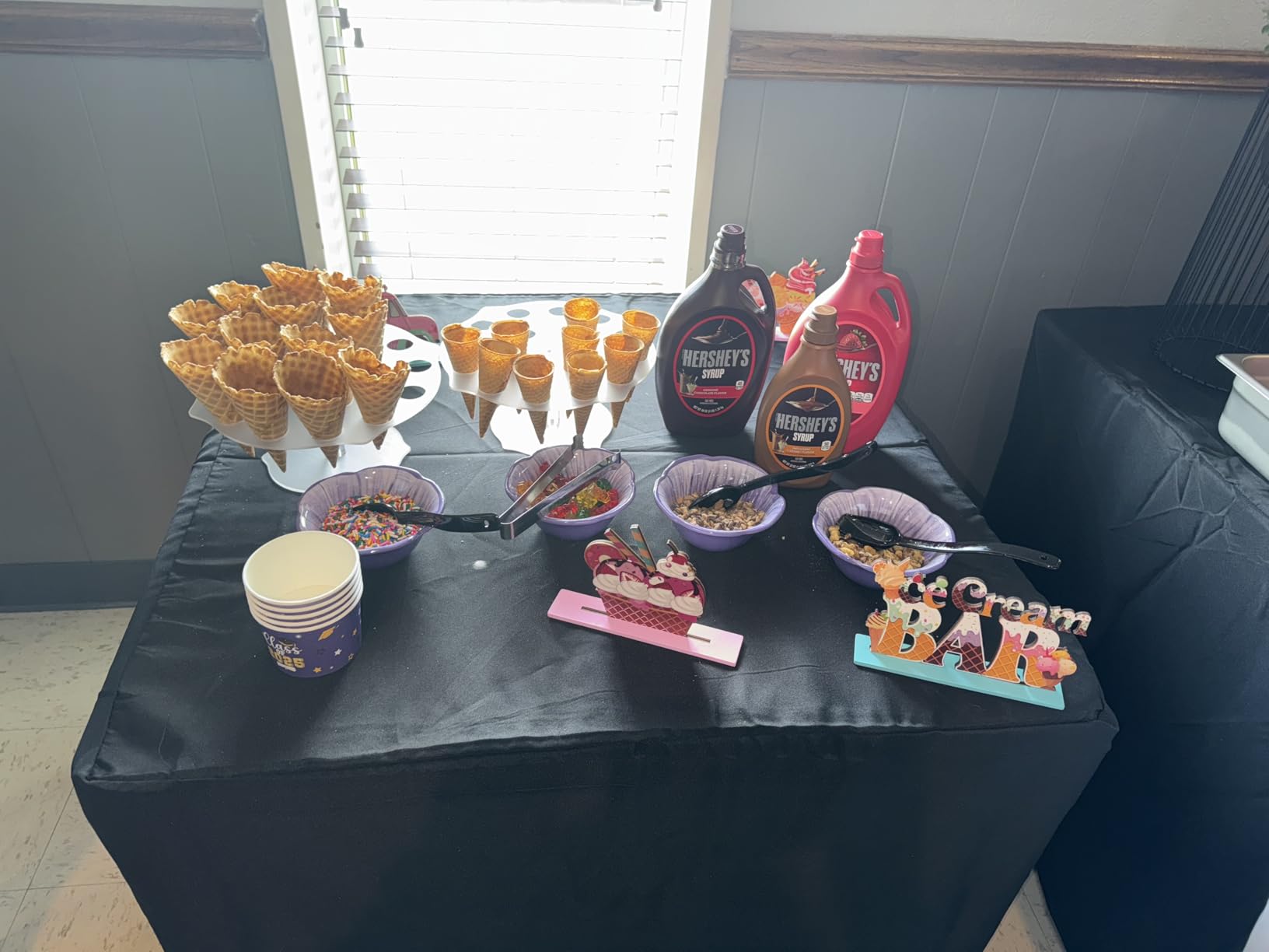 yarlung 2 Pack Ice Cream Cone Holder, 16 Holes Acrylic Waffle Cone Display Stand, Clear Hand Roll Sushi Popcorn Rack for Party Buffet Birthday Wedding customer photo 1