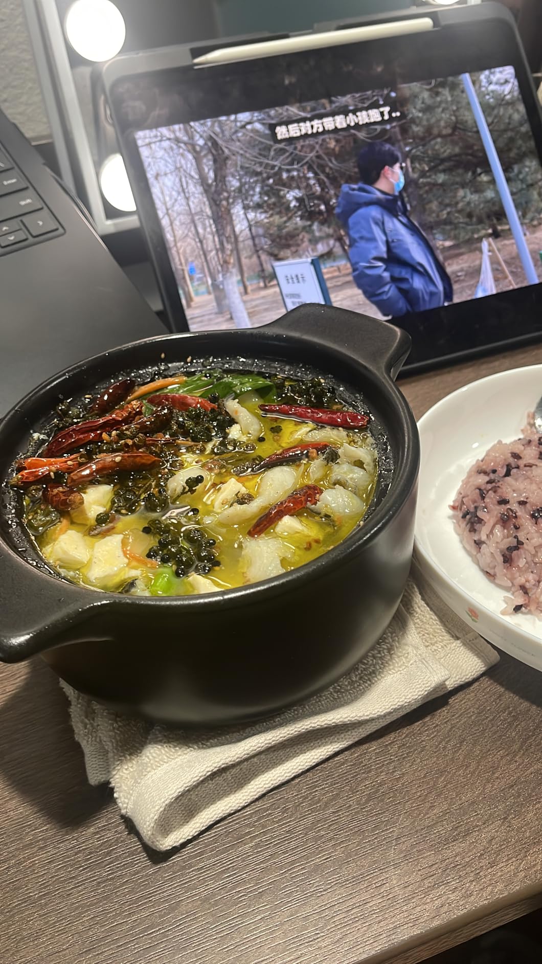 Korean Dolsot Bowl with Lid, 68 oz | Donabe Style Cookware for Bibimbap, Kimchi, Soups & Stews | Oven & Dishwasher Safe, Black customer photo 3