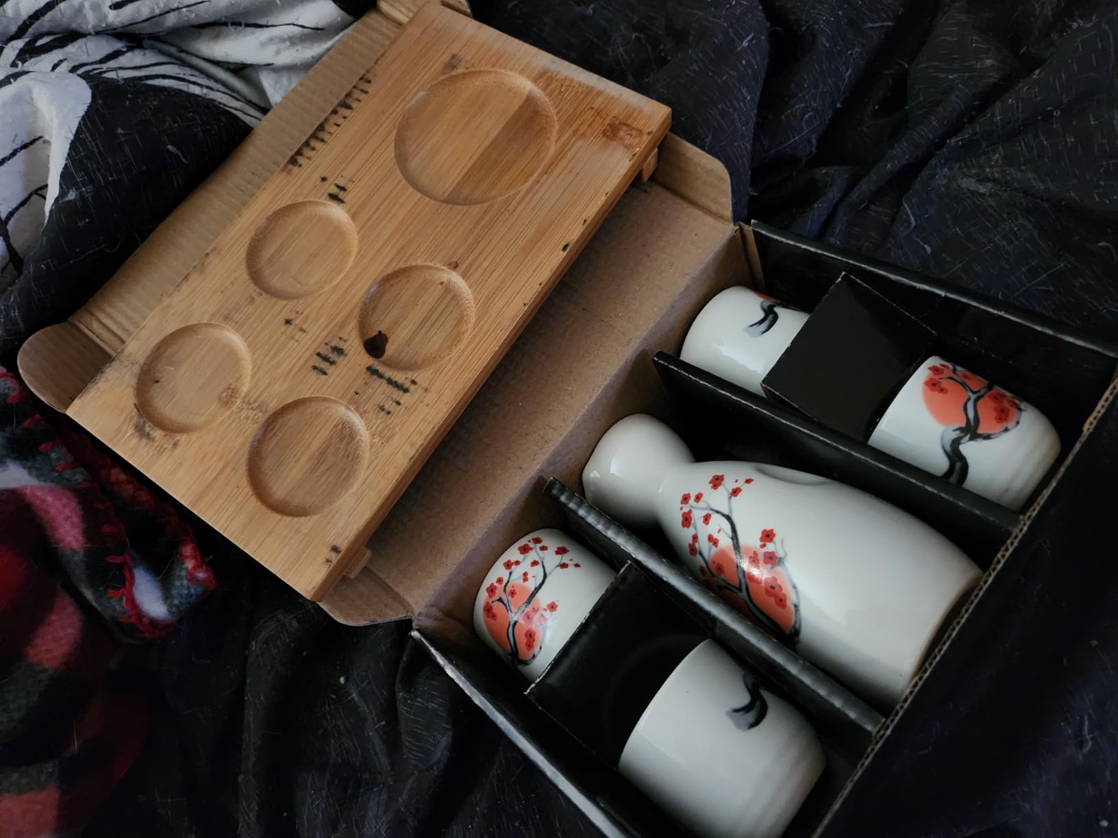 Tosnail Ceramic Japanese Sake Set, 1 Serving Carafe, 4 Sake Cups and 1 Bamboo Tray - Orange Blossom customer photo 2