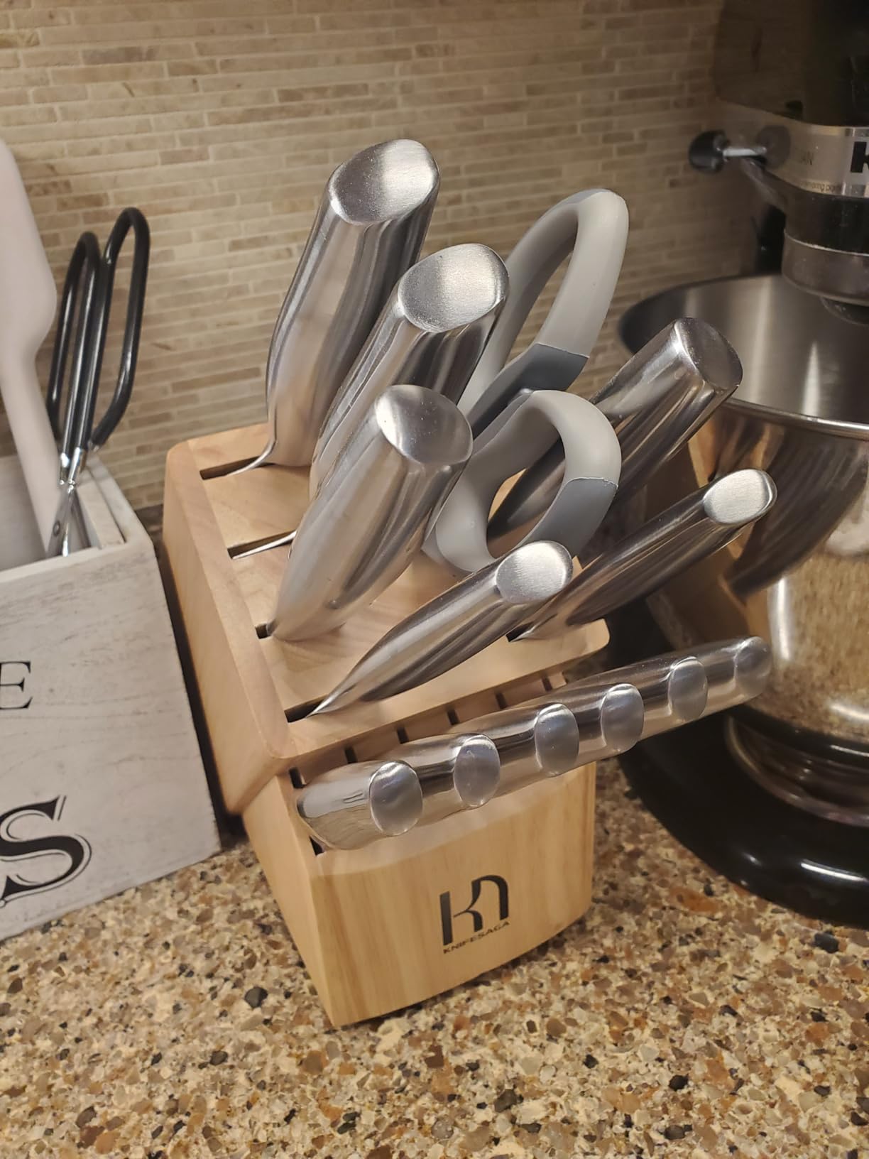 KnifeSaga Kitchen Knife Set 14 Piece Premium Japanese High Carbon Stainless Steel Knife Block Sets with Built-in Sharpener, Razor Sharp Knives Set for Kitchen, Quality Acacia Wood Block Knife Set customer photo 1