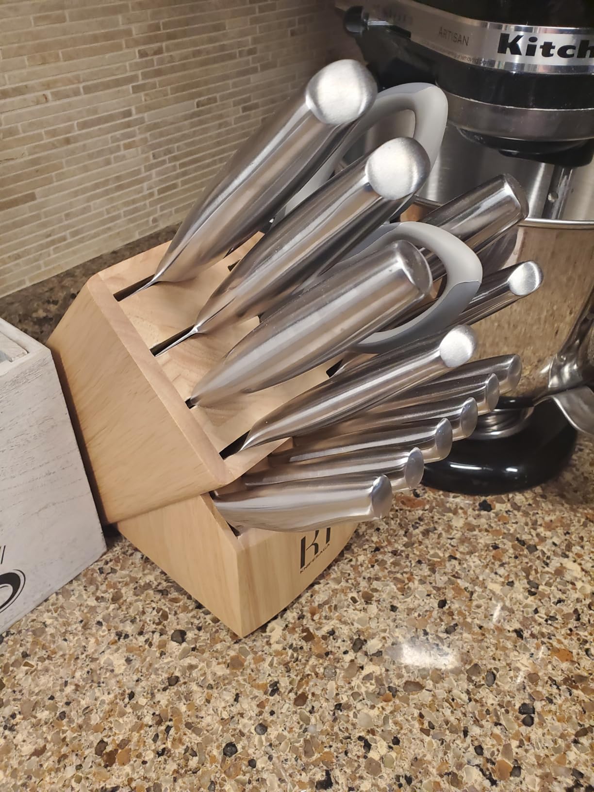 KnifeSaga Kitchen Knife Set 14 Piece Premium Japanese High Carbon Stainless Steel Knife Block Sets with Built-in Sharpener, Razor Sharp Knives Set for Kitchen, Quality Acacia Wood Block Knife Set customer photo 2