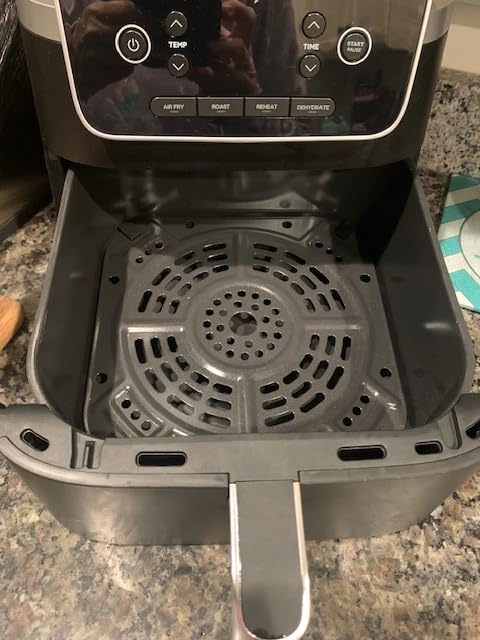 Ninja Air Fryer with Air Crisp | 5 QT Capacity fits up to 4lbs of Fries | 4-in-1 Pro Air Fry, Roast, Reheat, Dehydrate | 400°F Max Temp | 1750 Watts | W/Nonstick Basket & Crisper Plate | Grey | AF141 customer photo 2