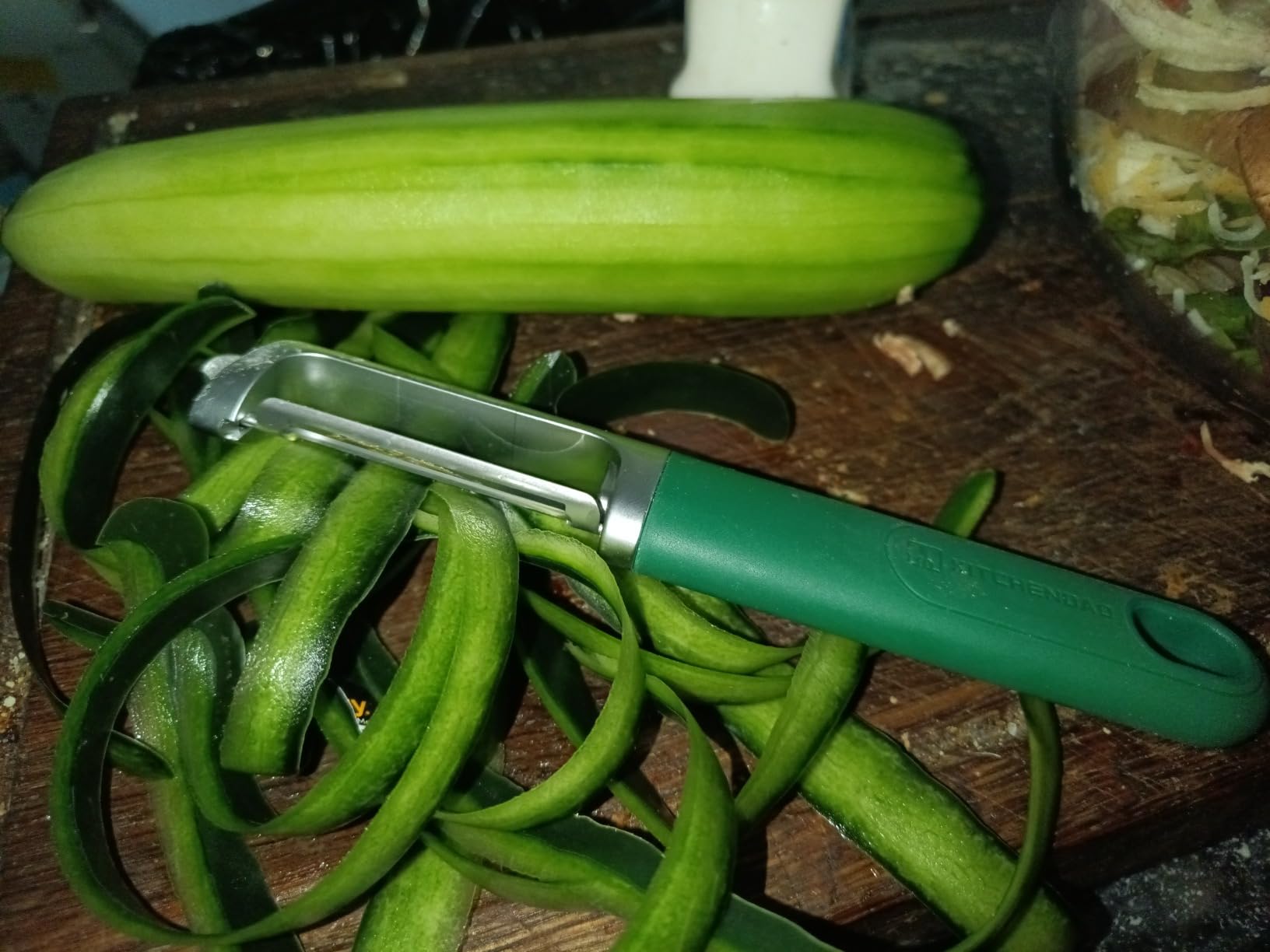 KITCHENDAO Swivel Vegetable Potato Peeler for Kitchen, Japanese Stainless Steel Sharp Blade, Heavy Duty Die-cast Construction, Built-in Eye Remover, Soft-touch Handle, Dishwasher Safe, Green customer photo 2