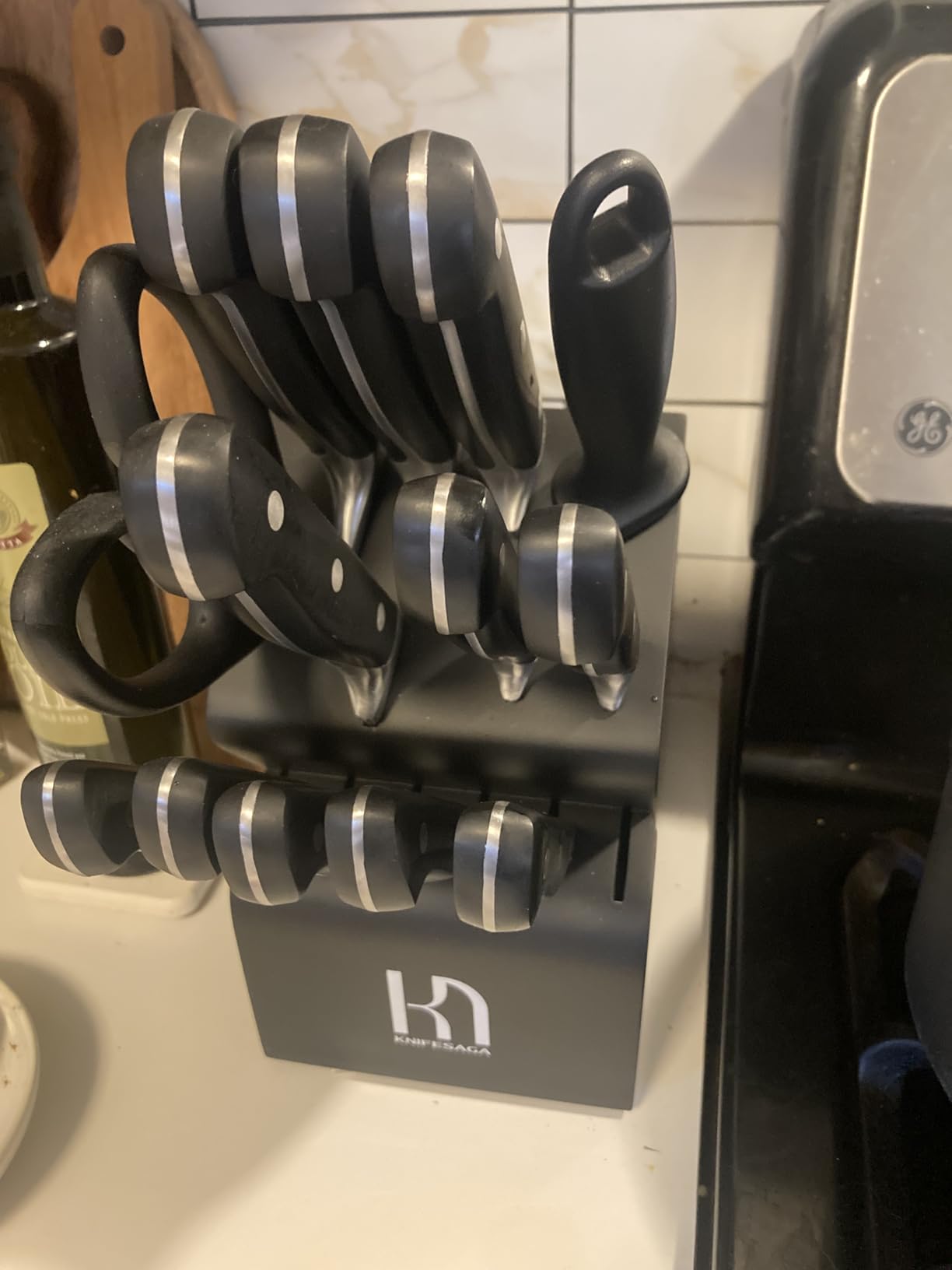 KnifeSaga Knife Set, 15 Pcs Kitchen Knife Block Set, Enduring Razor-Sharp Japanese High Carbon Stainless Steel Chef Knife Set with Block and Sharpener, Premium Black Knives Set for Kitchen customer photo 2