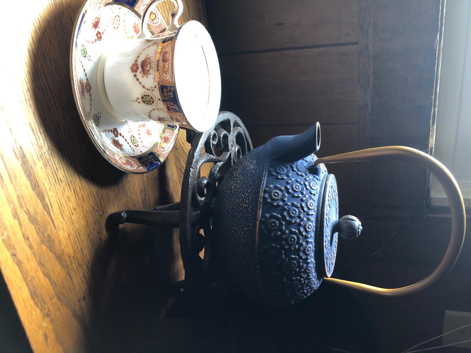 YJX Cast Iron Teapot and Tea Cups Set, 33.8oz Hexagon Pattern Tea Set with Cups and Cup Mats, Enameled Tea Kettle for Stovetop, Durable Tea Pot Set with Stainless Steel Infuser for Loose Leaf customer photo 1