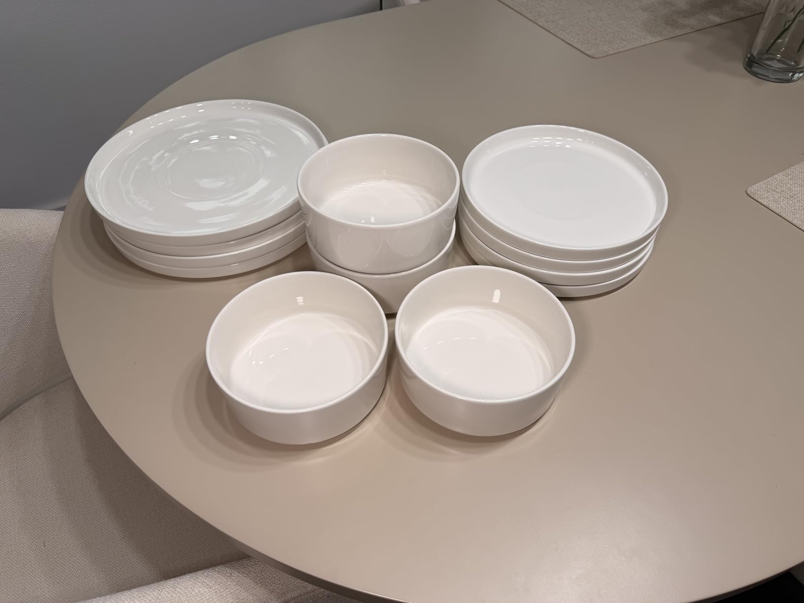 MALACASA 24 Pieces Porcelain Dinnerware Set, Modern White Dish Set for 6, Premium Serving Plates and Bowls Sets, Chip and Scratch Resistant Dishware Sets Kitchen Dishes Dining Ware Set, Series LEAH customer photo 2