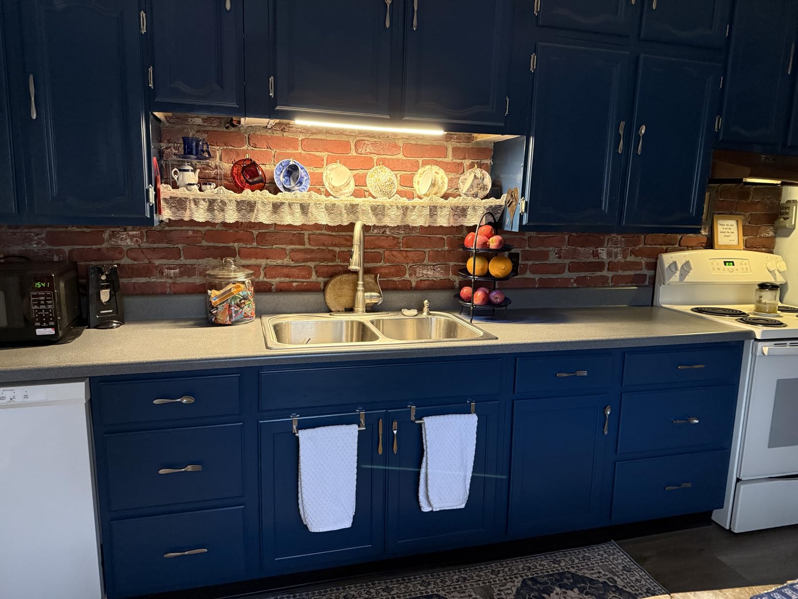 QWORK 6 Pack Gold Tea Cup and Saucer Display Stand Holder Rack for China Coffee Mugs Organizer - Teacup Easel for Kitchen, Dining Room, and Curio Cabinet Displays customer photo 1