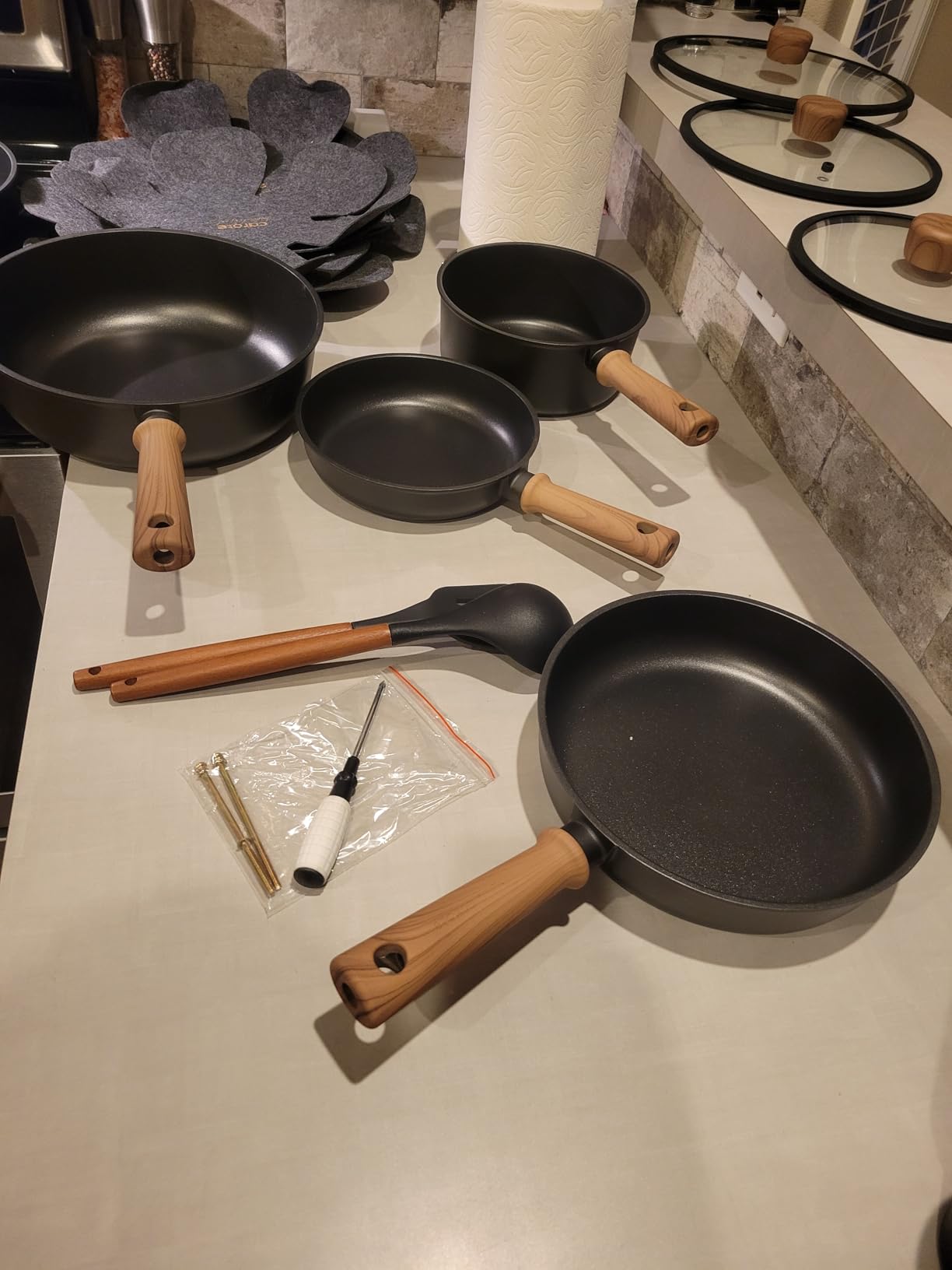 CAROTE Nonstick Pots and Pans, Induction Titanium Cookware Set 16pcs Kitchen Cooking Sets, Pot and Pan Non Stick w/Frying pan (PFOS, PFOA Free) customer photo 1