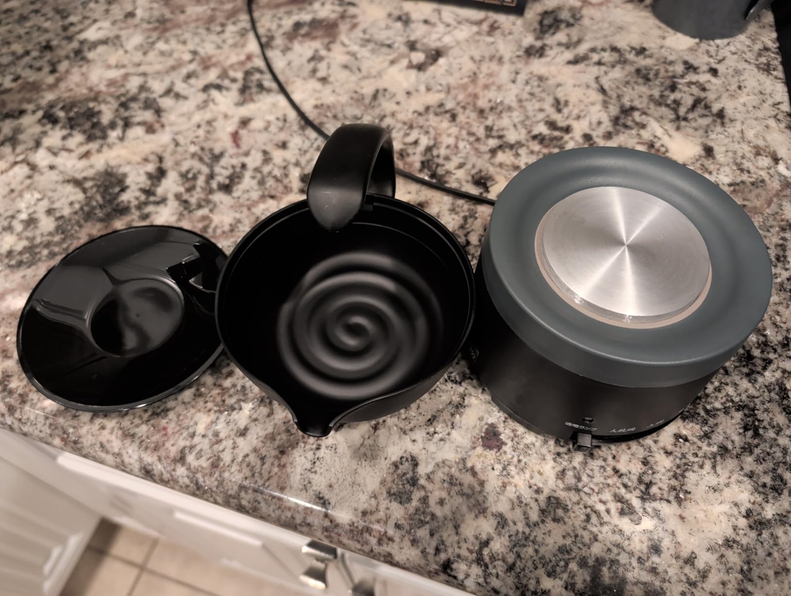 TWINBIRD Sake Warmer, Black TW-D418B & White/Black Ochoko Set | Japanese Sake, Hot Sake, Compatible up to About 300 ml, Heat Retention, Electric, Temperature Control, Tabletop customer photo 1