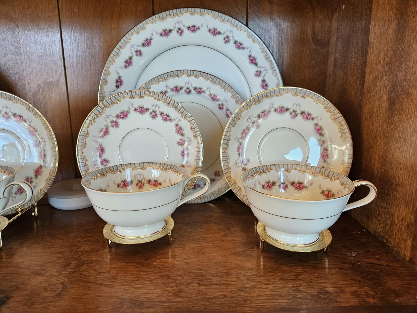 Creative Hobbies Etched Base Cup & Saucer Stand - Elegant Display Holder for Tea Sets, Plates, and Collectibles | 6 Pack customer photo 1