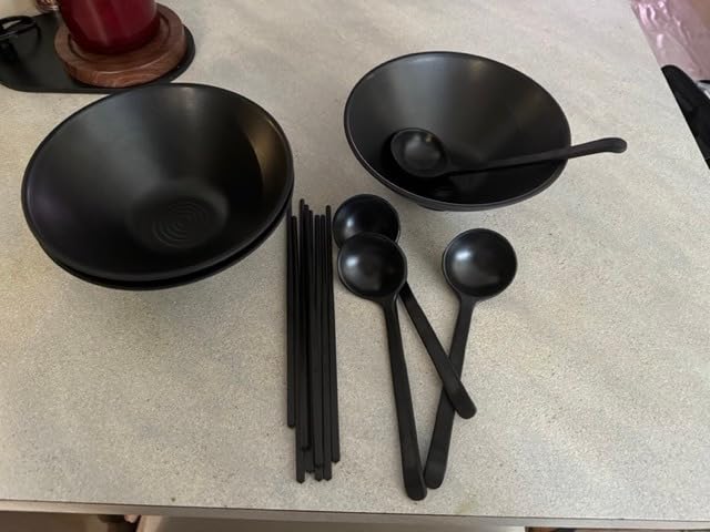 Greentainer Set of 4 Ramen Bowl Set, Melamine Large Japanese Style Noodle Soup Bowls Set with Spoons and Chopsticks for Ramen, Pho, Noodles, Asian Dishes Black,Large Bowl for Adults| Dishwasher Safe customer photo 1