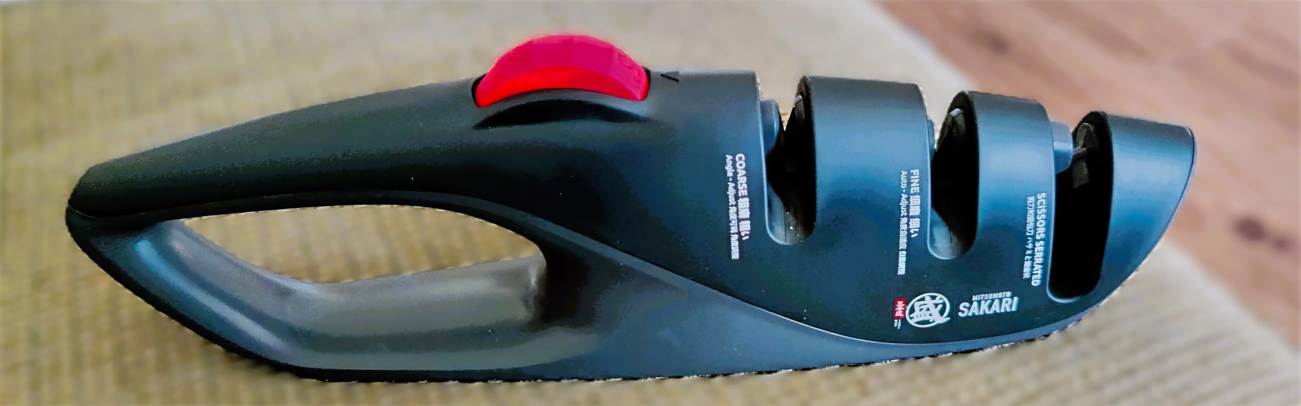 MITSUMOTO SAKARI Japanese Adjustable 5-Angle Knife Sharpener, 3-Stage Kitchen Knife Sharpeners For Kitchen Scissors And Knives, Professional Sharpening Tool With Angle-Lock Technology customer photo 2