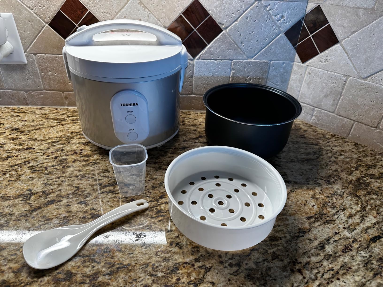 TOSHIBA Rice Cooker & Steamer Simple 5.5 Cup(Uncooked) with Steaming Basket, Removable Non-Stick Inner Pot & Inner Lid, for Soups, Stews, Grains&Oatmeal, One Touch&Keep Warm Function, Silvery White customer photo 2