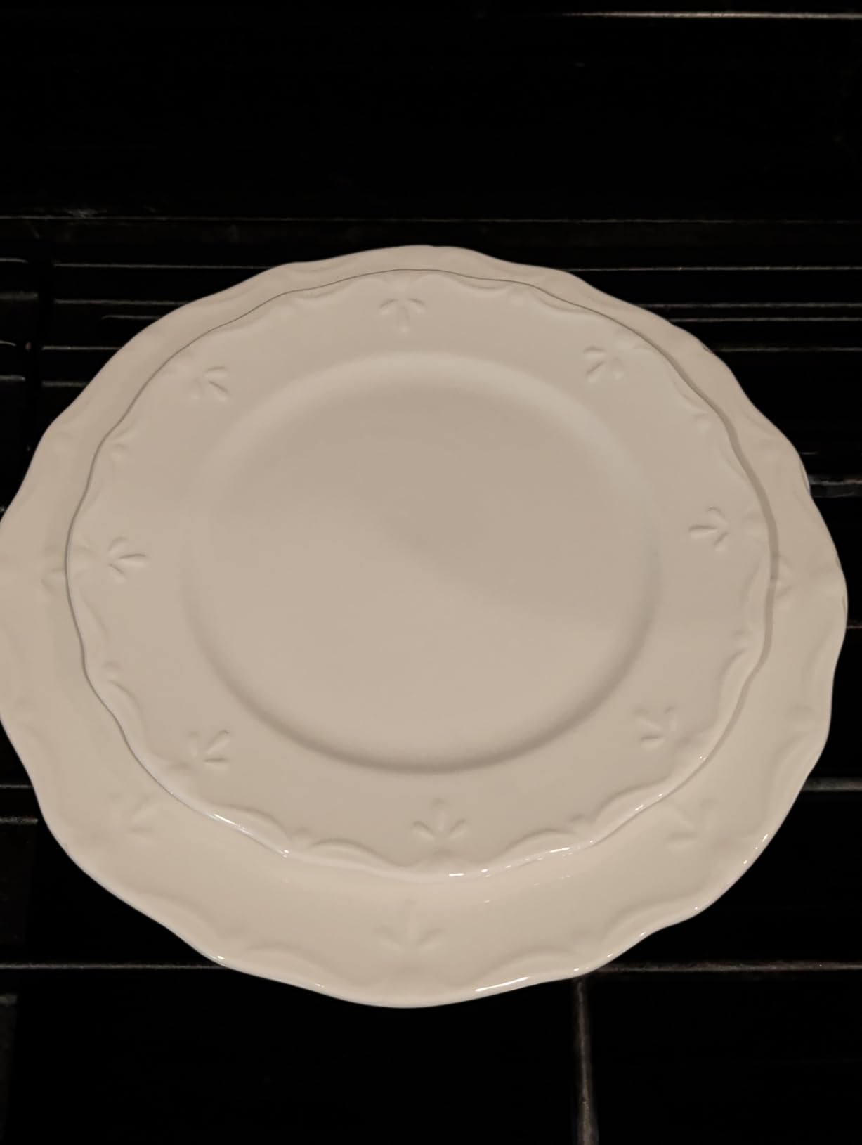 Elama Henryi 18 Piece Embossed Rim Detail Porcelain White Dinnerware Set, Tableware Set, Serveware (18 Piece) customer photo 2