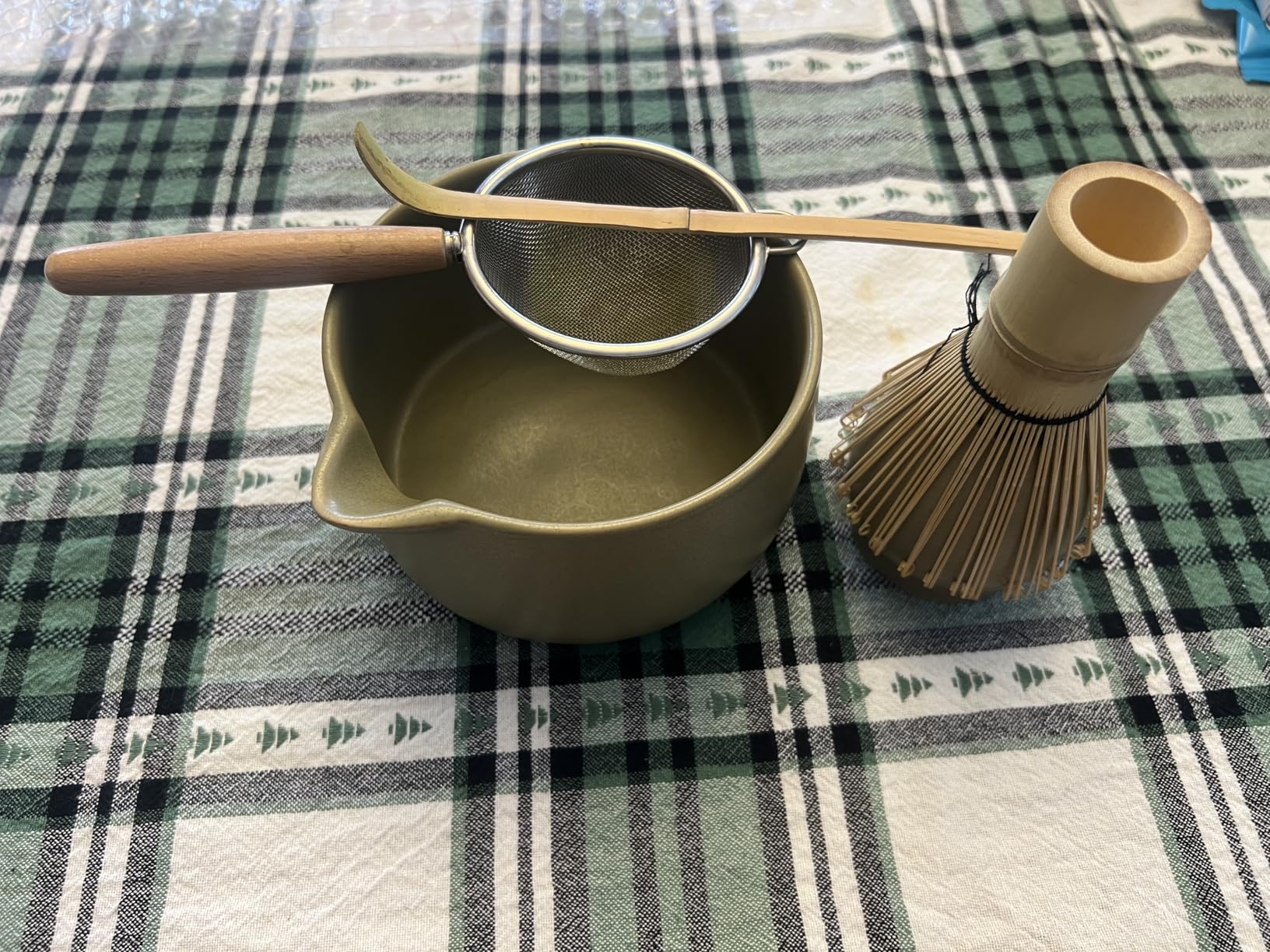 20OZ Matcha Whisk Set - 5PCS Japanese Tea Set Includes Matcha Bowl with Spout, Bamboo Whisk with Ceramic Holder, Bamboo Scoop and Sifter, Matcha Kit for Ceremony, Gift for Matcha Lovers (Matcha Green) customer photo 1