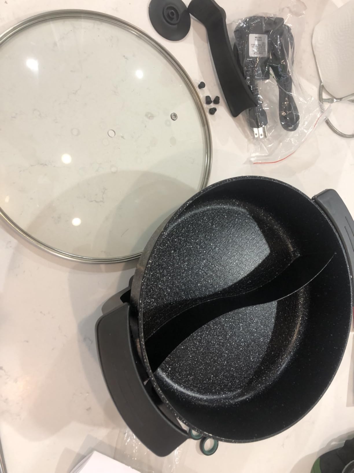 Stariver 6L Electric Hot Pot with Divider - Dual-Flavor Fondue & Shabu Shabu Pot, 1360W with 5-Temp Control, Non-Stick & BPA-Free, Perfect for Family Dinners & Parties customer photo 2