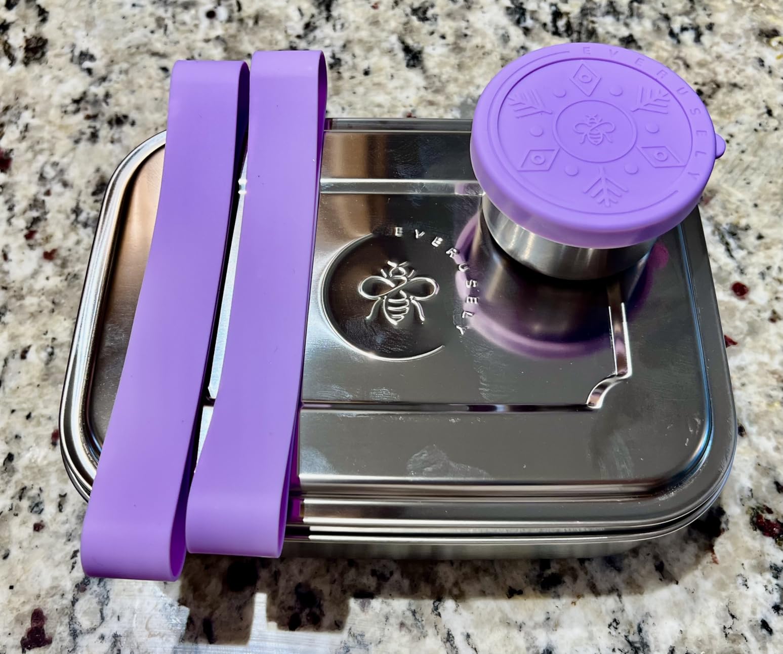Everusely - Bento Box - Sage, 37oz / 1.1 L - Stainless Steel Lunch Box with Leakproof Condiment Container - 3 Compartment Snack Organizer for On the Go Meals - Freezer & Dishwasher Safe customer photo 2
