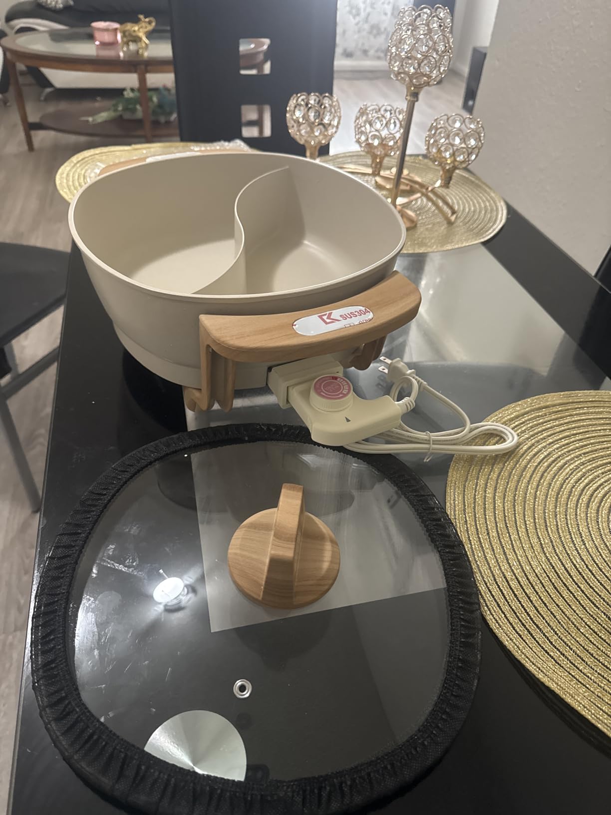 Hot Pot Electric Hot Pot with Divider, Large 6L Nonstick Dual-Sided Shabu Shabu Pot Dual-Flavor hotpot electric 1500W with Adjustable 5-Temperature Control, Perfect for Family Dinners & Parties customer photo 1