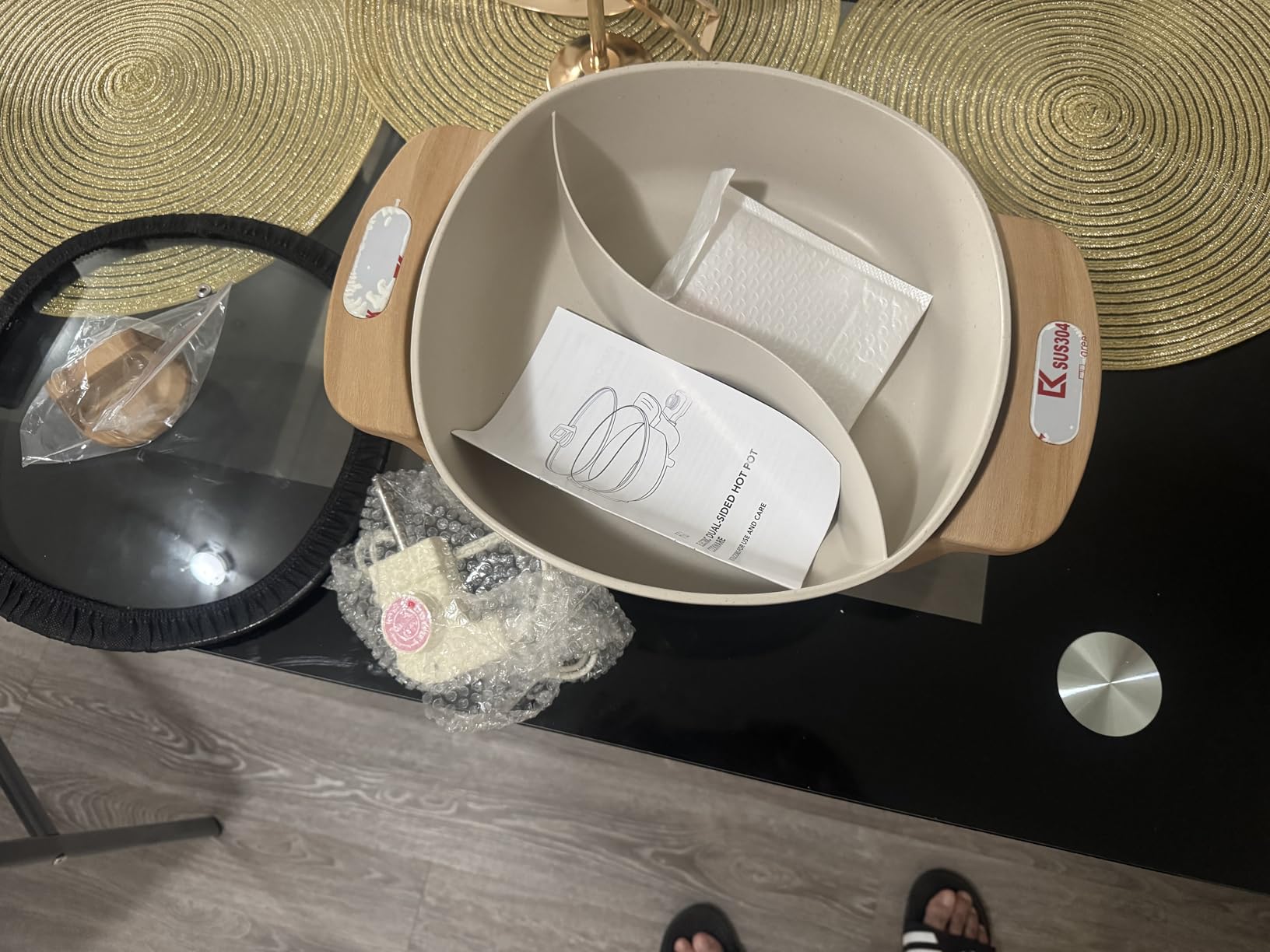 Hot Pot Electric Hot Pot with Divider, Large 6L Nonstick Dual-Sided Shabu Shabu Pot Dual-Flavor hotpot electric 1500W with Adjustable 5-Temperature Control, Perfect for Family Dinners & Parties customer photo 2