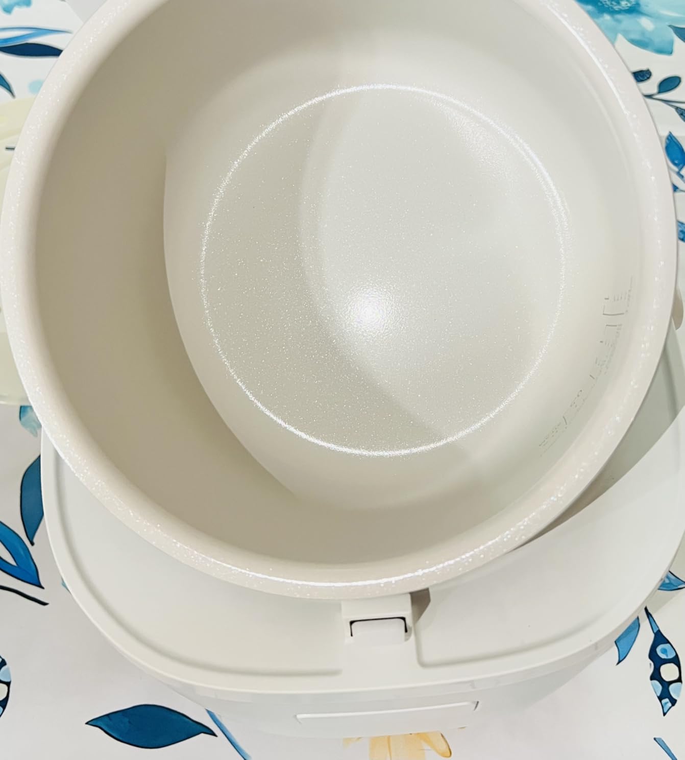 TOSHIBA OriginTaste Rice Cooker 5.5-Cup Uncooked, Fuzzy Logic, 15-in-1 Functions, Digital Display, Delay Timer, Keep Warm, Nonstick Inner Pot, White customer photo 1