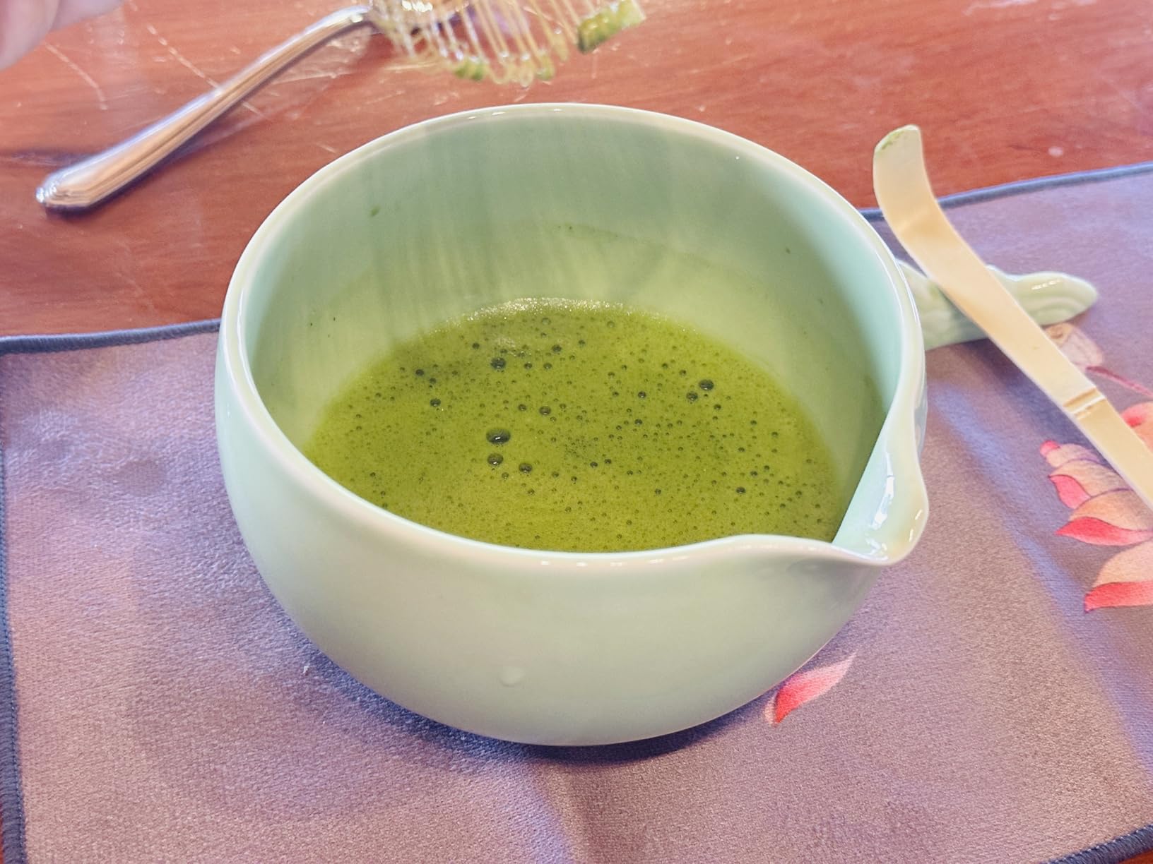 Maestri House Matcha Whisk Set, 7-Pc Complete Matcha Kit with Spouted Ceramic Bowl, Bamboo Whisk and Holder, Scoop, Spoon Rest & Sifter, Tea Cloth - Ideal Gift for Matcha Lovers (Green) customer photo 2