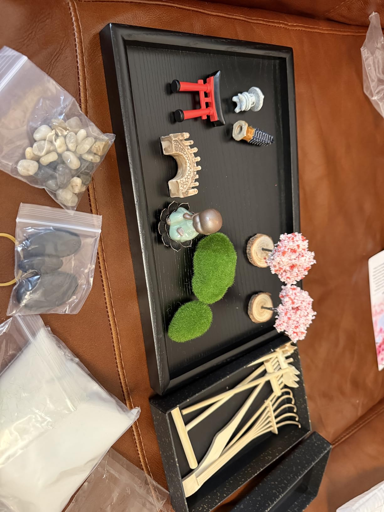 Zen Garden Kit for Desk, 12x8 Inch Sand Tray with 16 Accessories and 6 Tools, Japanese Meditation Mini Garden Set,Mini Meditation Decor for Adults, Stress Relief, Home & Office Decor, Unique Gift Set. customer photo 2