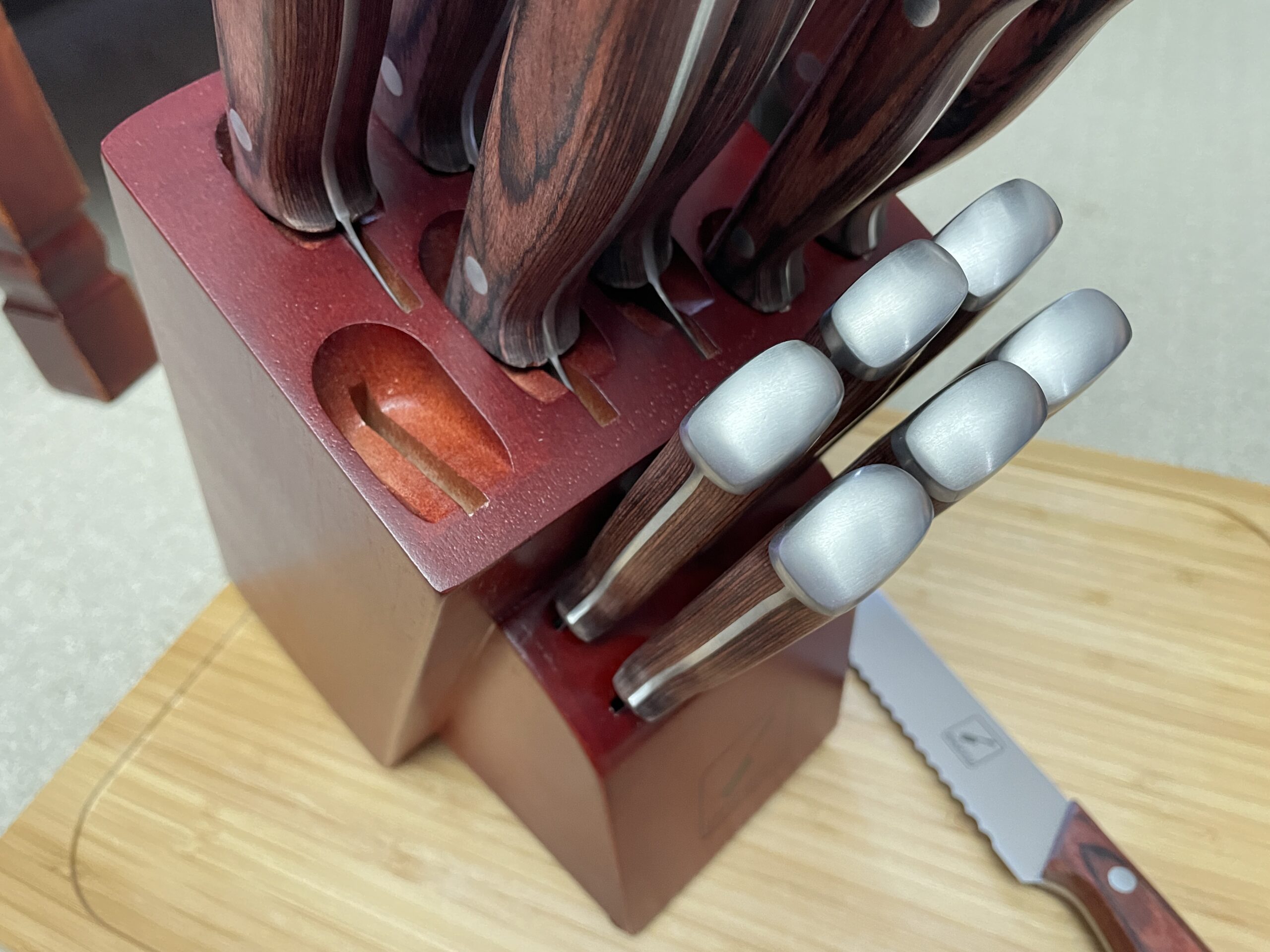 imarku 14-Piece Knife Block Set, Knife Set with Block and Build-in Sharpener, Japanese Stainless Steel Knife Set for Lasting Sharpness, Dishwasher Safe, Black customer photo 2