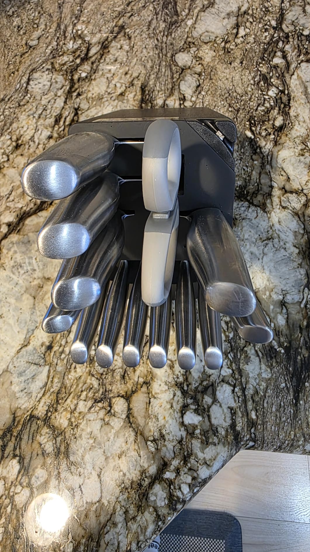 KnifeSaga Knife Set Premium, Kitchen Knife Block Set 14 Pcs Japanese High Carbon Stainless Steel Enduring Razor Sharp, Black Chef Knives Set for Kitchen with Built-in Sharpener and Acacia Wood Block customer photo 1