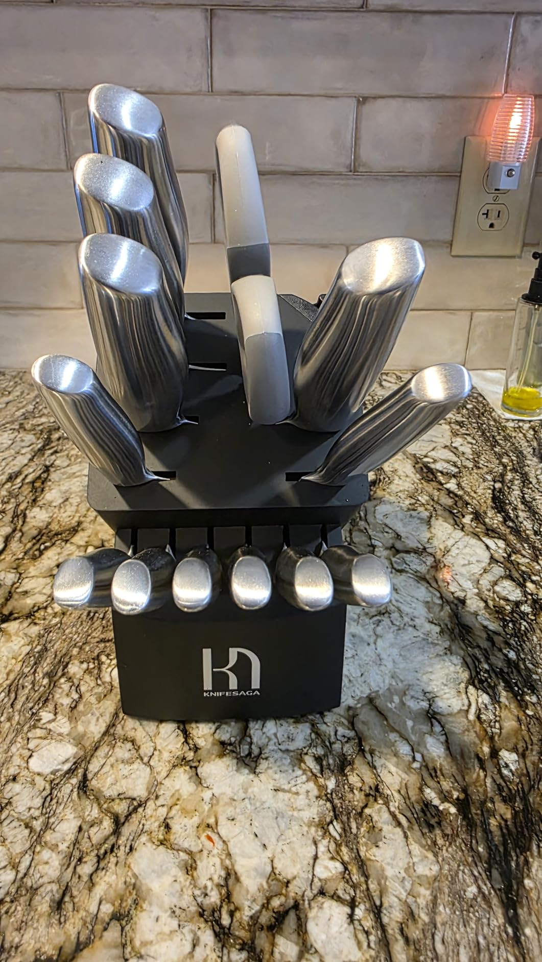 KnifeSaga Knife Set Premium, Kitchen Knife Block Set 14 Pcs Japanese High Carbon Stainless Steel Enduring Razor Sharp, Black Chef Knives Set for Kitchen with Built-in Sharpener and Acacia Wood Block customer photo 2