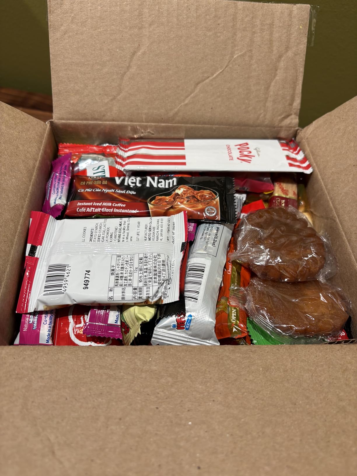 UNHA'S ASIAN - Japanese and Korean Snacks Box Variety Pack, 50 Count Care Package With Assorted Cookies and Chips for Kids, Adults, Grandkids, Birthday, School Office customer photo 1