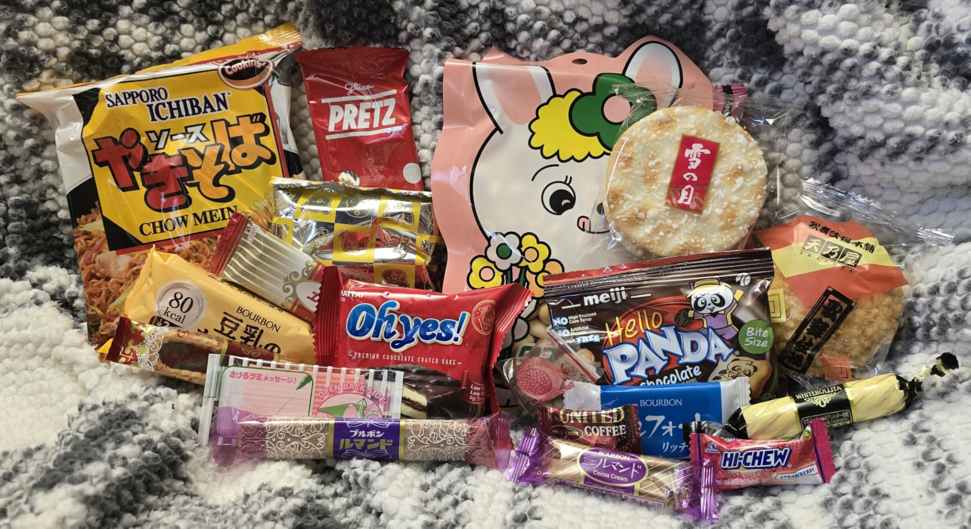 Dagaon Japanese Snack Box - 20 Count Variety Pack. Assorted Japanese Treats Including Ramen, Cookies, Biscuits, Crackers, Pies, Candies, Jelly & More. Dagashi Snack Gift Set. customer photo 1