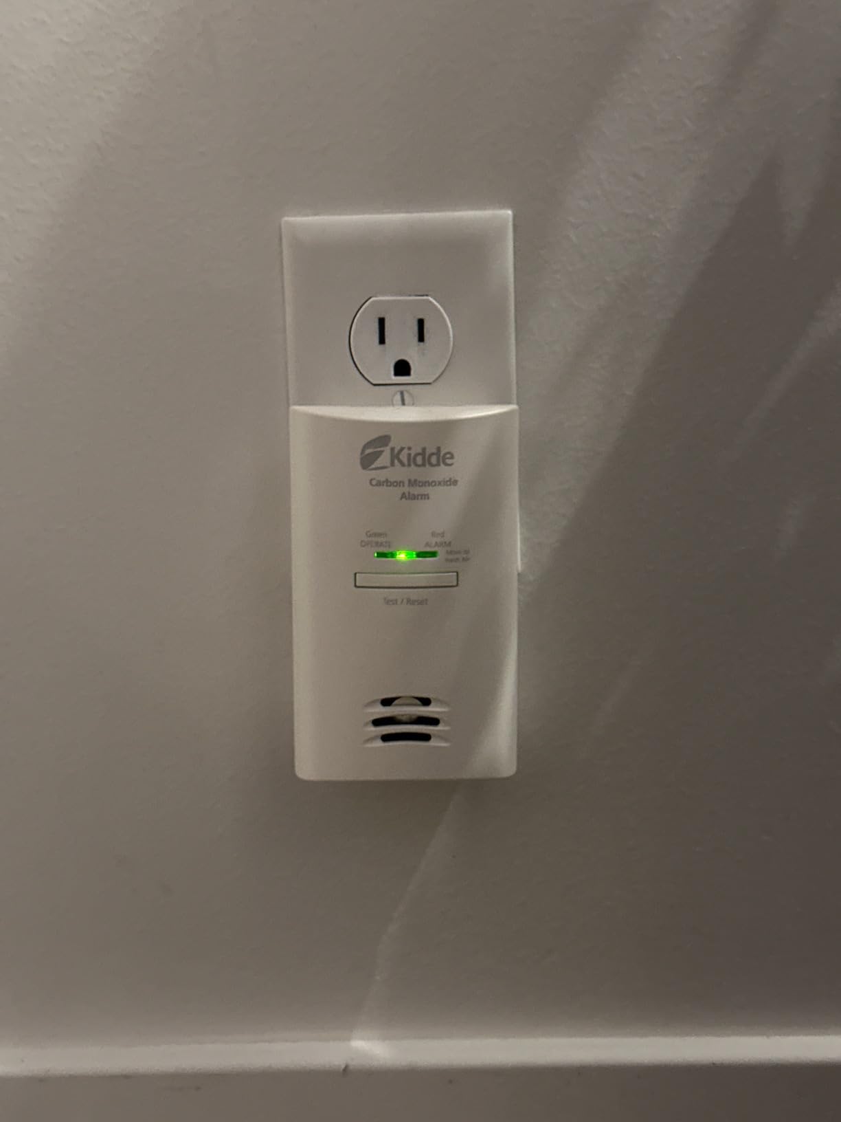 Kidde Carbon Monoxide Detector, Propane, Natural, Methane, & Explosive Gas Alarm, Plug-in Wall with 9-Volt Battery Backup, Digital LED Display customer photo 1