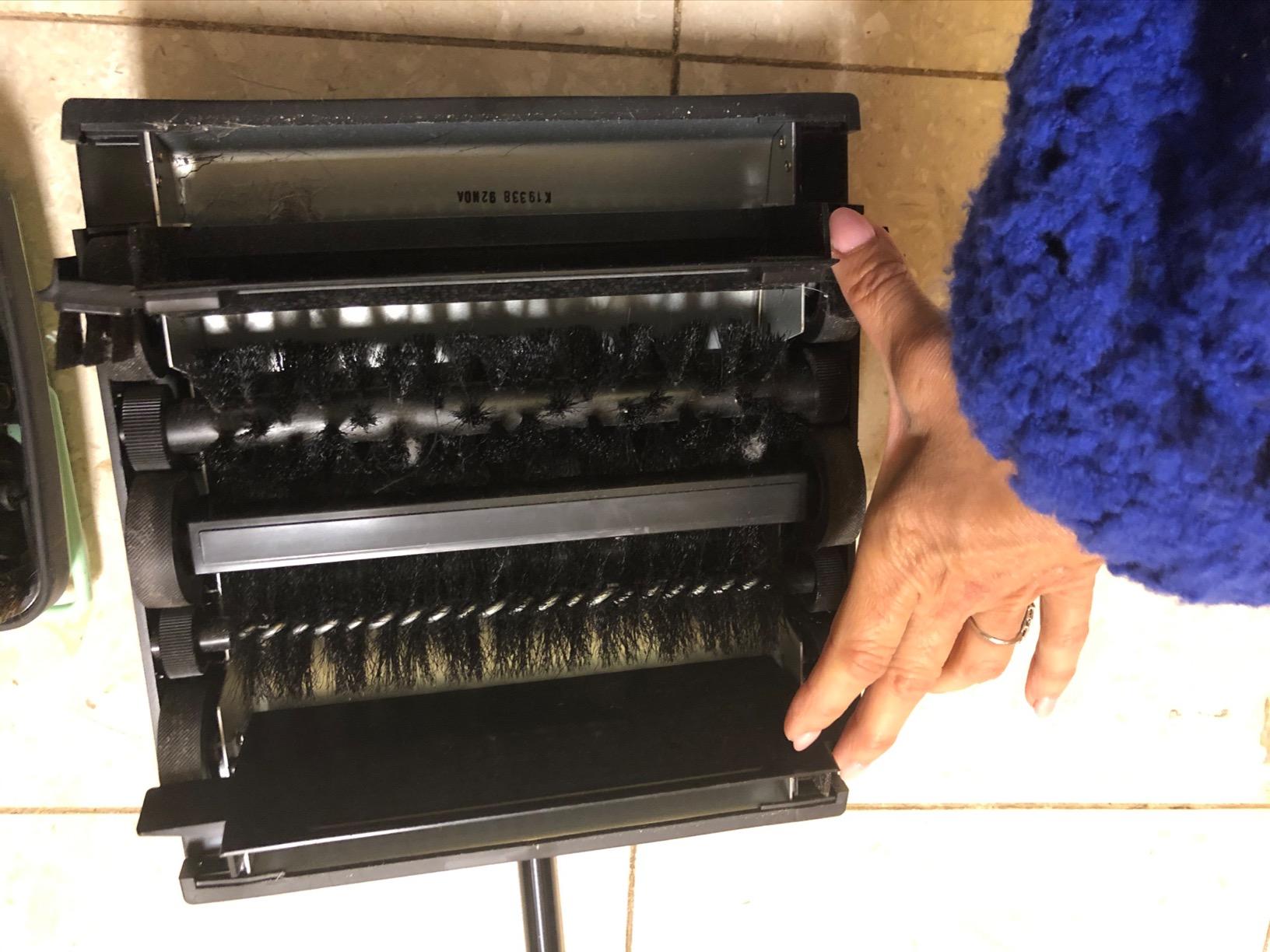 Bissell Natural Sweep Carpet and Floor Sweeper with Dual Brush Rotating System and 2 Corner Edge Brushes, 92N0A, 4.2 lb. customer photo 2