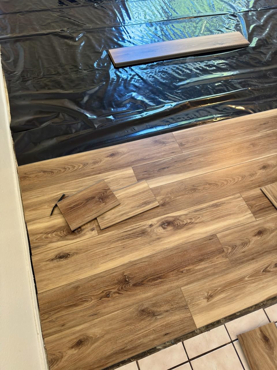 ROBERTS 70-115 Moisture Barricade Underlayment Film, for Vinyl, Laminate SPC, Engineered Wood Floors, 6 mil. Thick, Polyethylene, 120 Sq. Foot Roll, Black customer photo 1