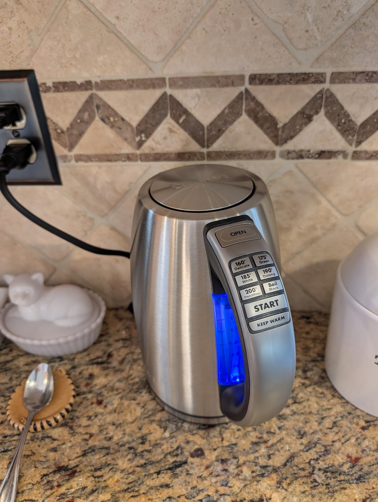 Cuisinart PerfecTemp 1.7-Liter Electric Kettle, Cordless Electric Tea Kettle, 1500W for Fast Heat-Up, 6 Preset Temperatures, 30-Minute Keep Warm, Stay Cool Nonslip Handle, CPK-17P1 customer photo 1