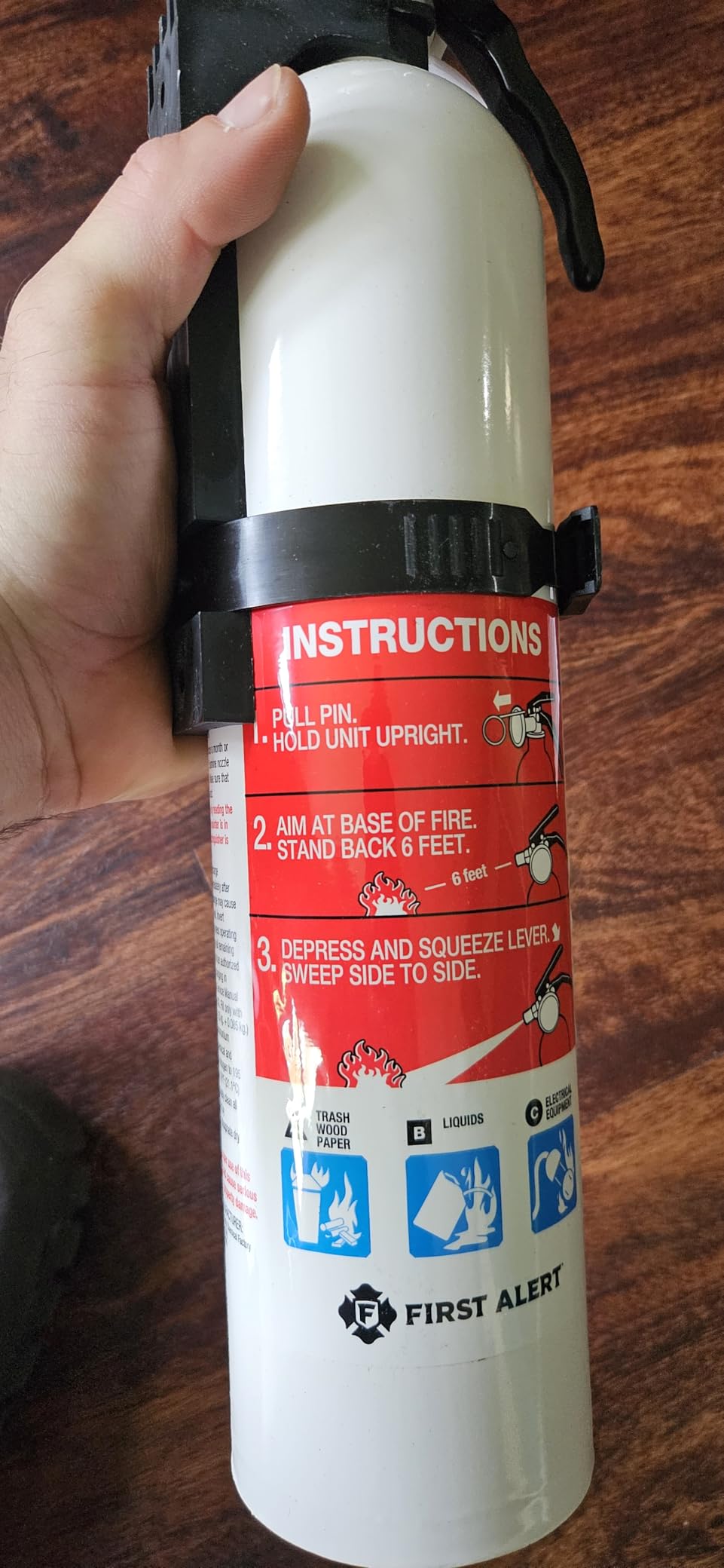 First Alert MARINE1 Fire Extinguisher, UL RATED 1-A:10-B:C, White 1-Pack customer photo 2