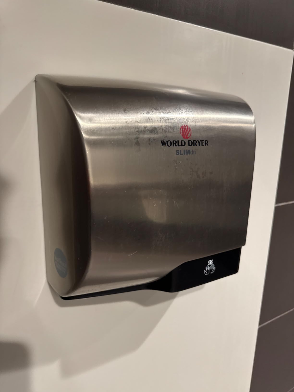 World Dryer L-974 SLIMdri Surface Mounted ADA Compliant Automatic Hand Dryer with Aluminum White Cover, 120/208/240V customer photo 1