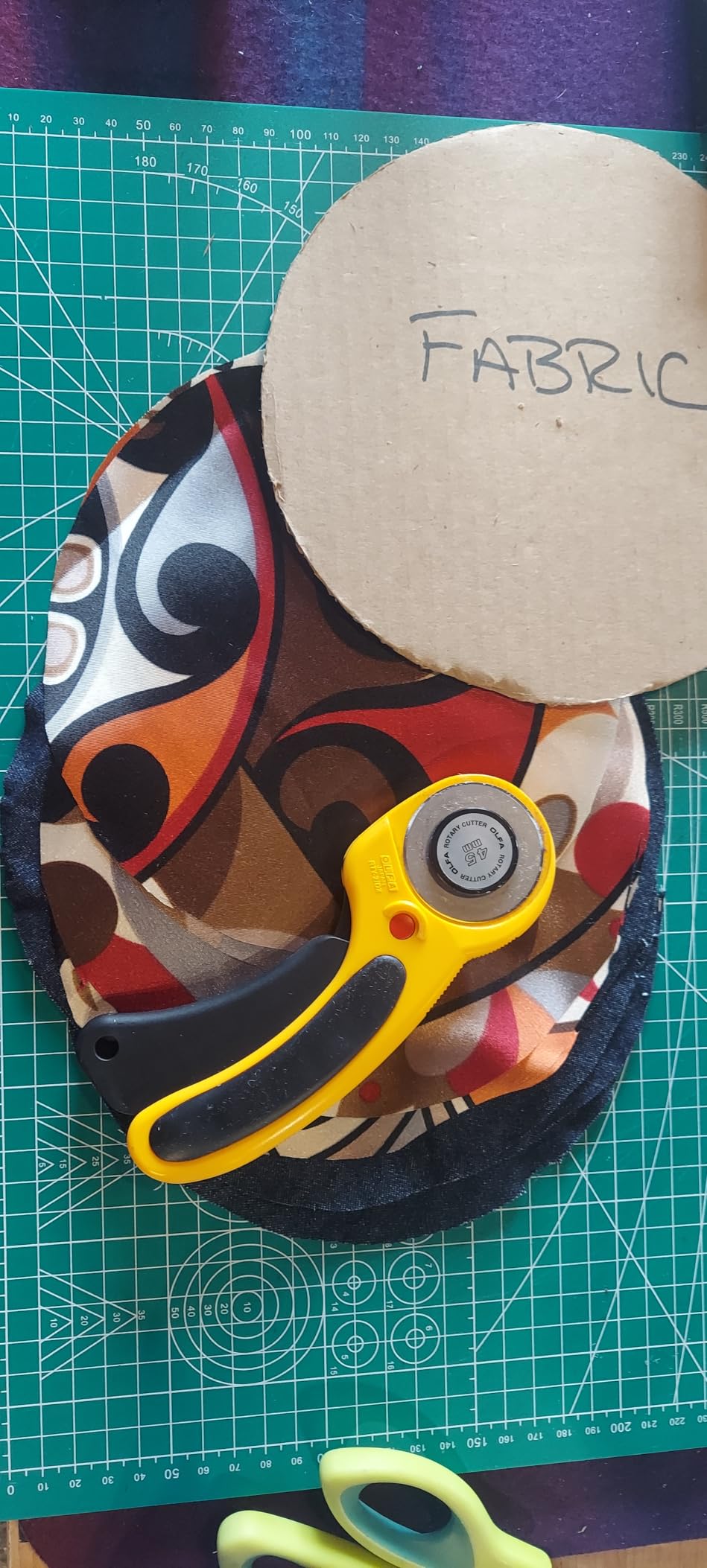 The maximum sharpness / Made in Japan /OLFA 45 mm tungsten steel Ergonomic Rotary Cutter & 45mm Rotary Blade Refill, 1-Pack Value Set customer photo 1