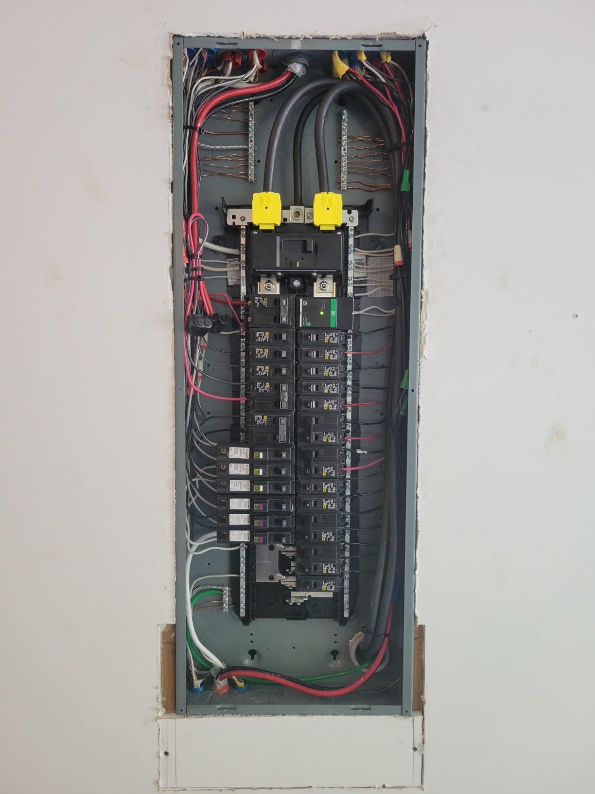 Square D - HOM4080M200PC 200 Amp 40-Space 80-Circuit Indoor Main Breaker Load Center, Gray customer photo 1