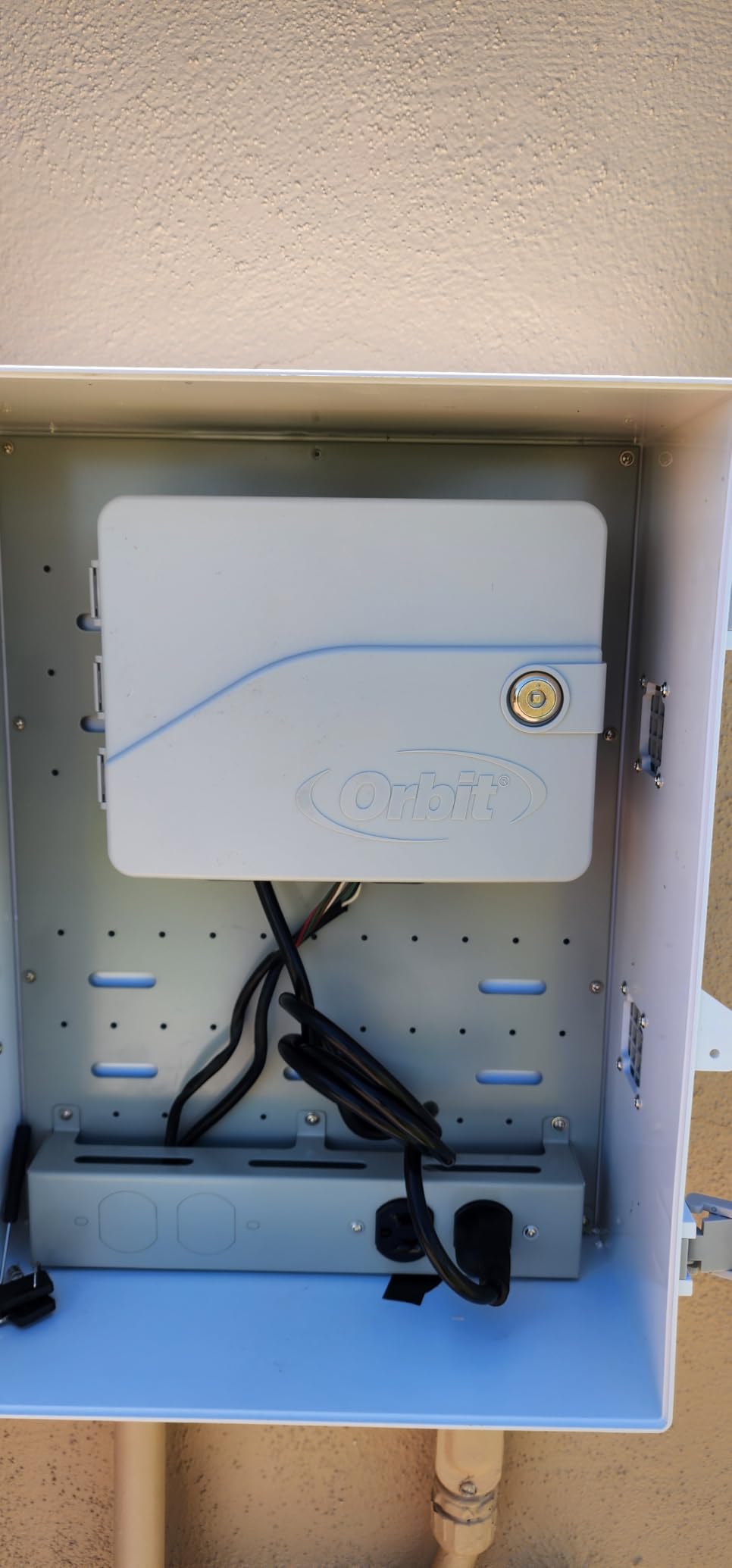 Orbit B-hyve Smart Indoor/Outdoor Sprinkler Controller - 6-Zone - App Controlled Smart Controller with Custom Irrigation Schedules - Weatherproof Multi-Zone Sprinkler System customer photo 2