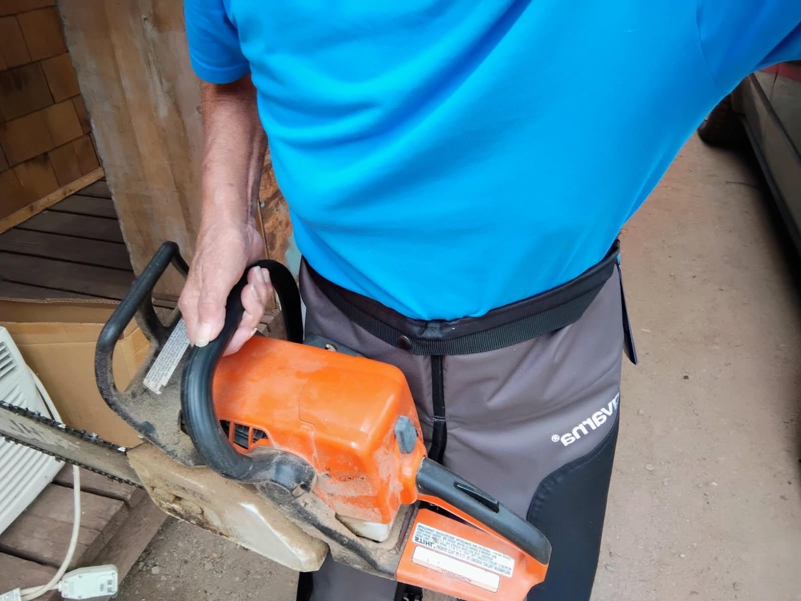Husqvarna 587160702 Functional Apron Chainsaw Chaps 38-Inch, Chainsaw Safety Equipment with 5 Layers, Adjustable Belt and Gear Pocket, Black customer photo 2