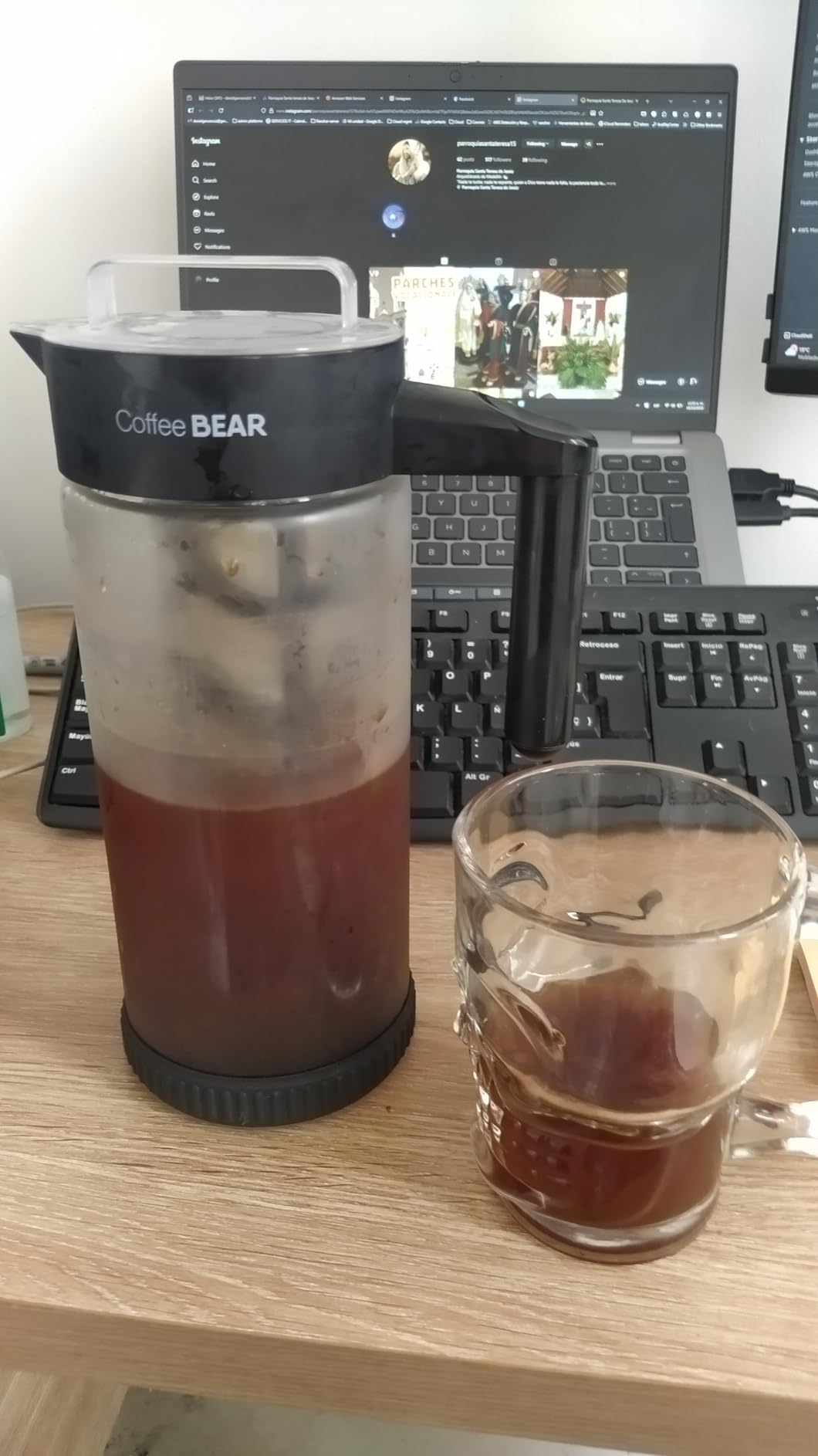 COFFEE BEAR - Cold Brew Coffee Maker and Iced Tea Brewer, Large 1.3L (44oz) Borosilicate Glass Pitcher with Reusable Mesh Filter, Easy to Clean, Dishwasher Safe customer photo 2