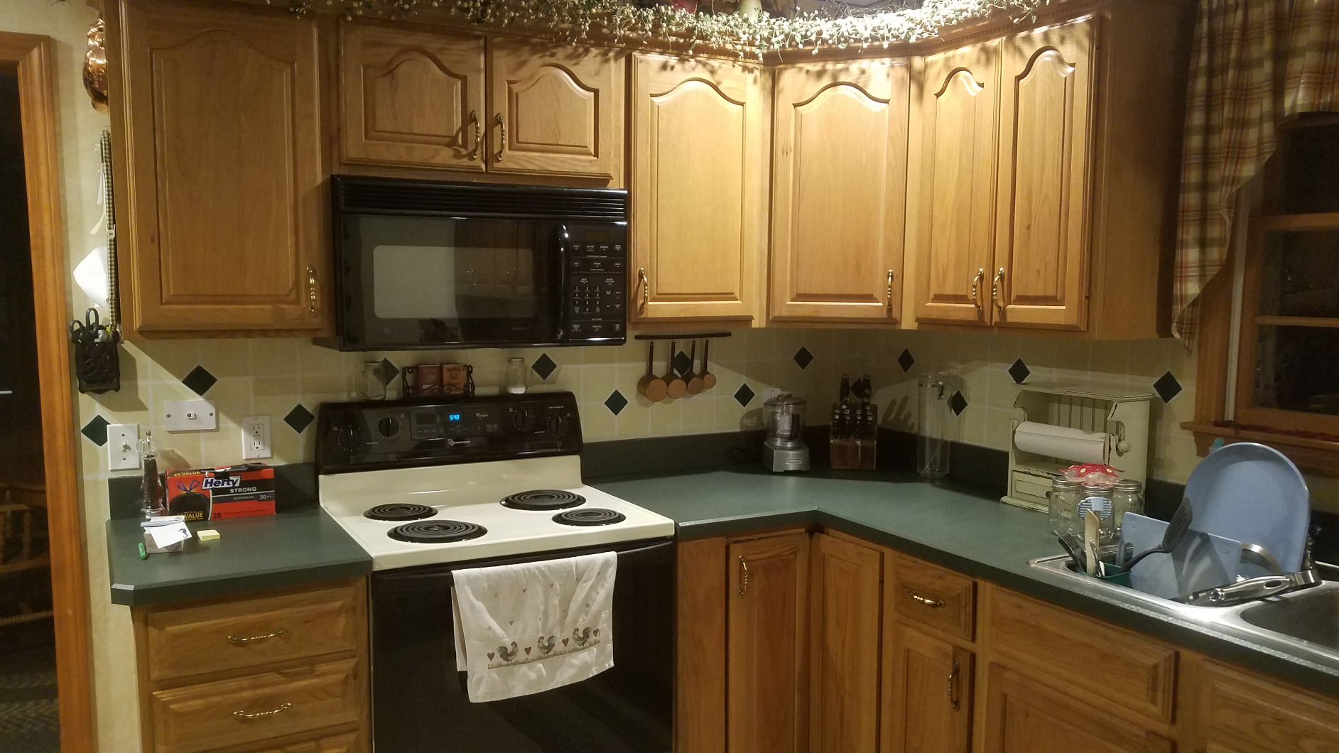 PureOptics LED Under Cabinet Lighting Kit, 3-Bars, 9 Inches Each, DIY Tool-Free Installation, Warm White, 2700K, 1080 Lumens, 15 Watts, Home Accent (LEDUC9-3WK) customer photo 1