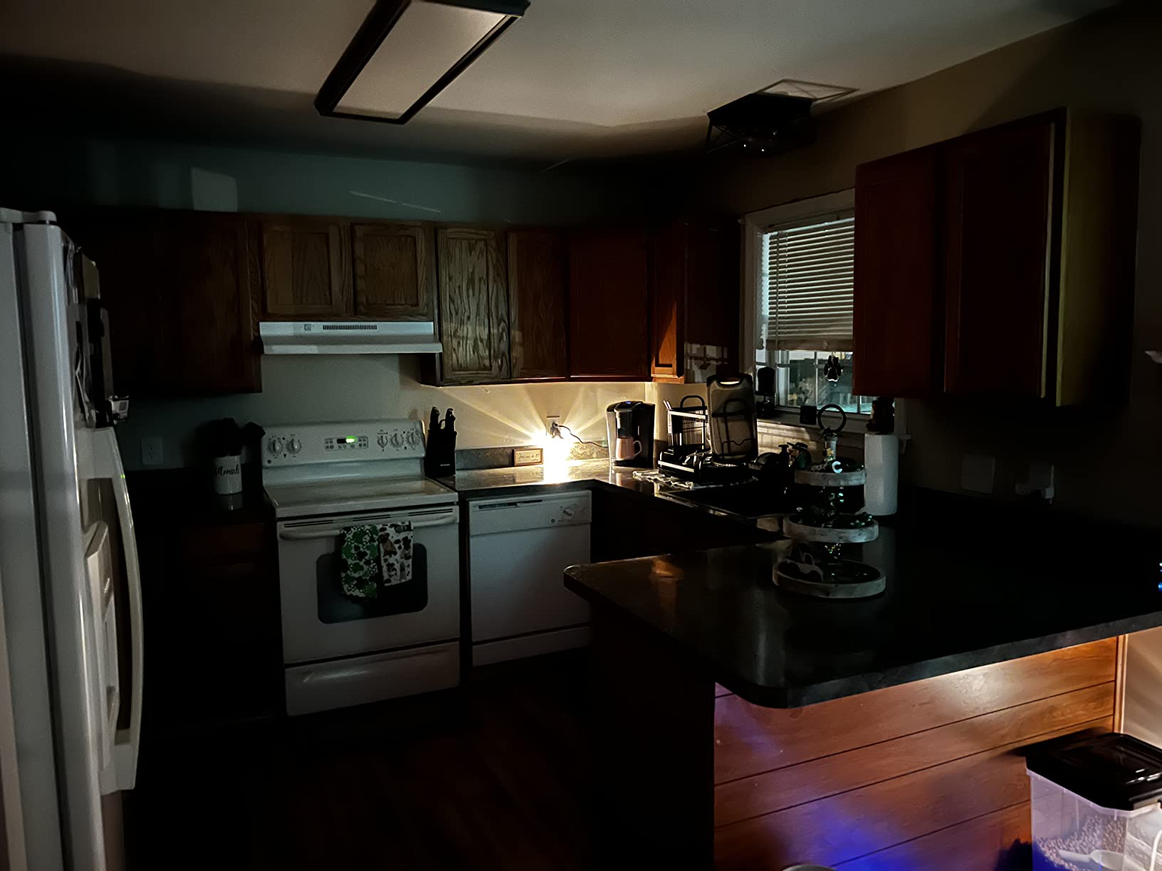 AIBOO LED Under Counter Light Rigid Bar Kit, Plug in Corded 12V LED Under Cabinet Lighting Dimmable with Switch for Counter Shelf Showcase Display Lighting (6 Panels, Daylight White) customer photo 1