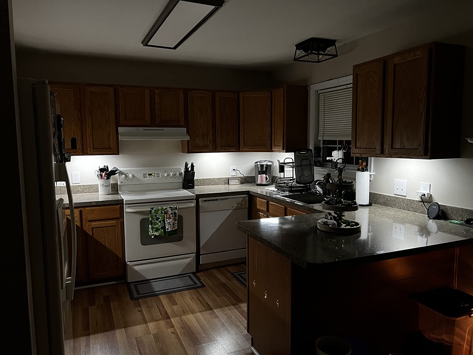 AIBOO LED Under Counter Light Rigid Bar Kit, Plug in Corded 12V LED Under Cabinet Lighting Dimmable with Switch for Counter Shelf Showcase Display Lighting (6 Panels, Daylight White) customer photo 2