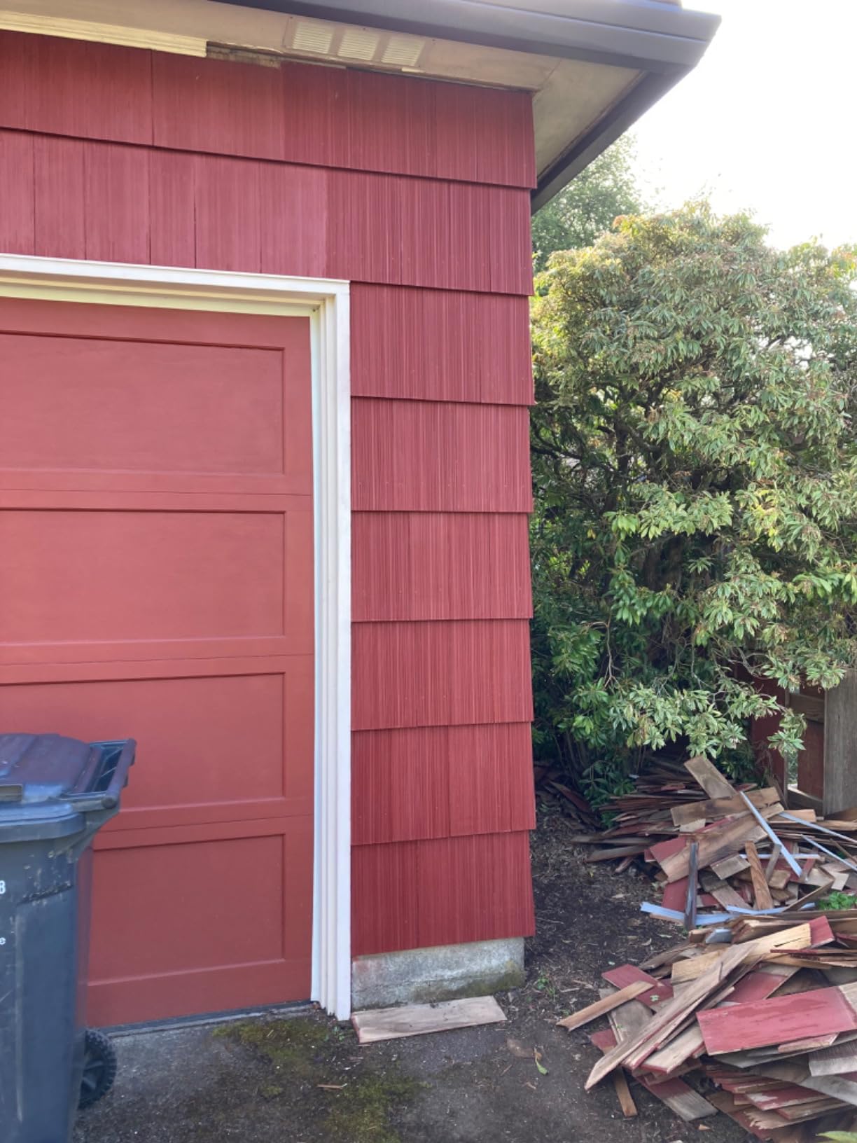 18 Inch Rebutted and Rejointed (R&R) Natural Groove Cedar Sidewall Shingles Primed 1/2 Square Carton customer photo 2