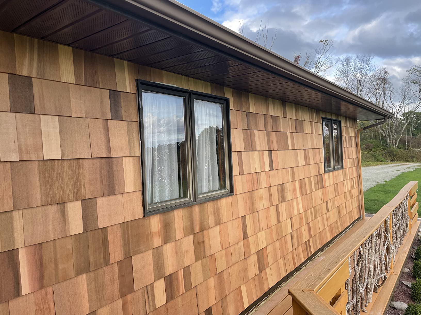 18 Inch Rebutted and Rejointed (R&R) Sanded Cedar Sidewall Shingles 1/2 Square Carton customer photo 2