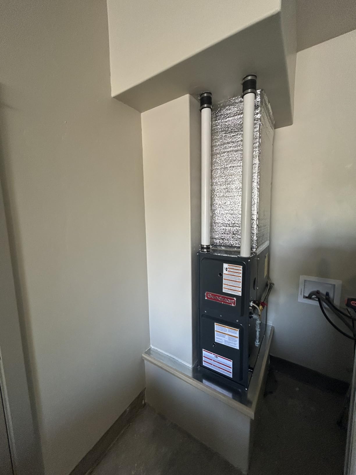 R-8 HVAC Duct Wrap Insulation Reflective 2 Sided Foam Core 4' x 25' (100 Sq Ft) customer photo 2